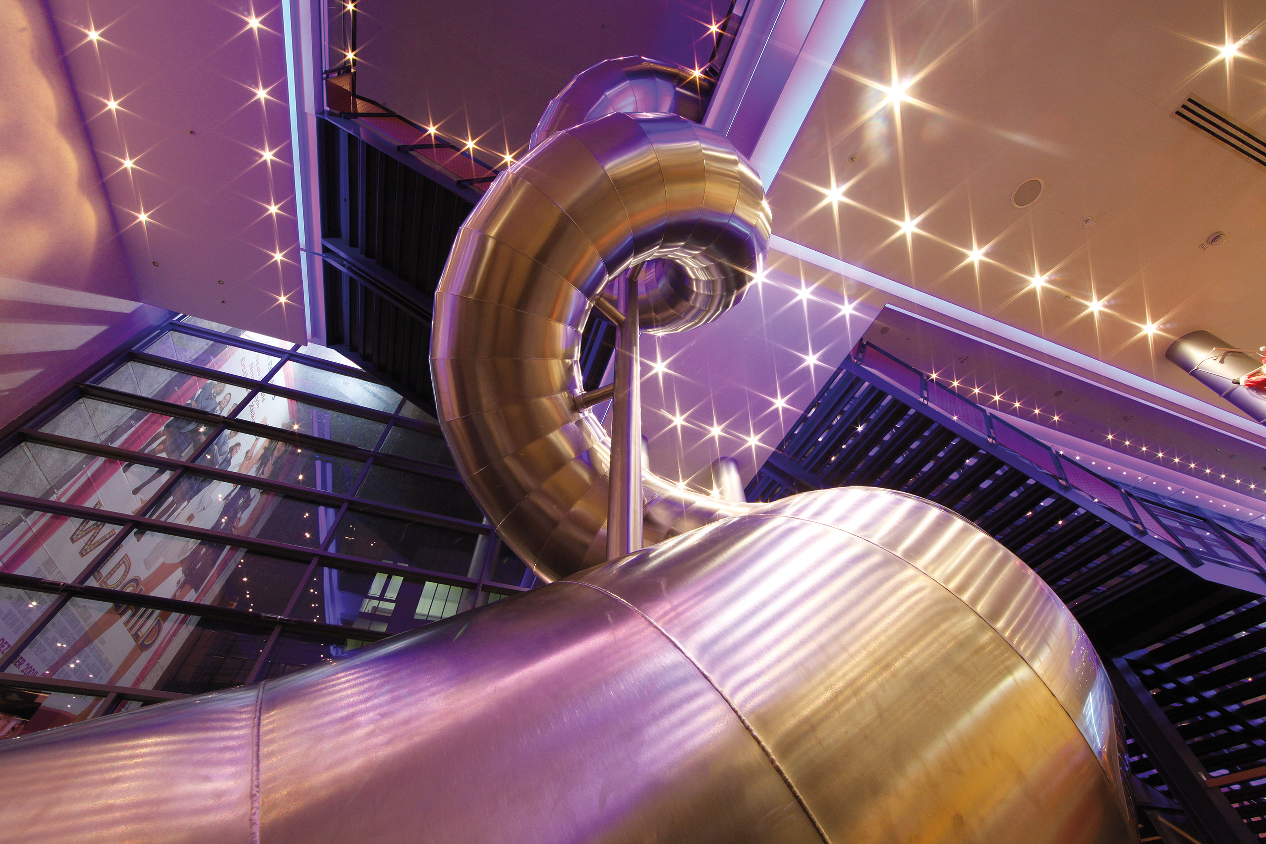 atlantics Edelstahlrutsche im Kino Cinemaxx Augsburg im Foyer