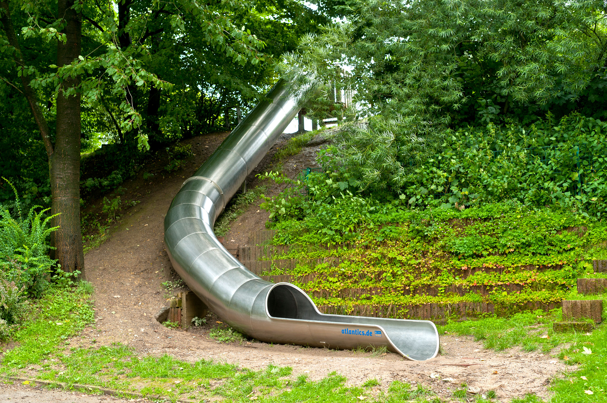 atlantics Spielplatzrutsche aus Edelstahl auf dem Spielplatz in Velbert