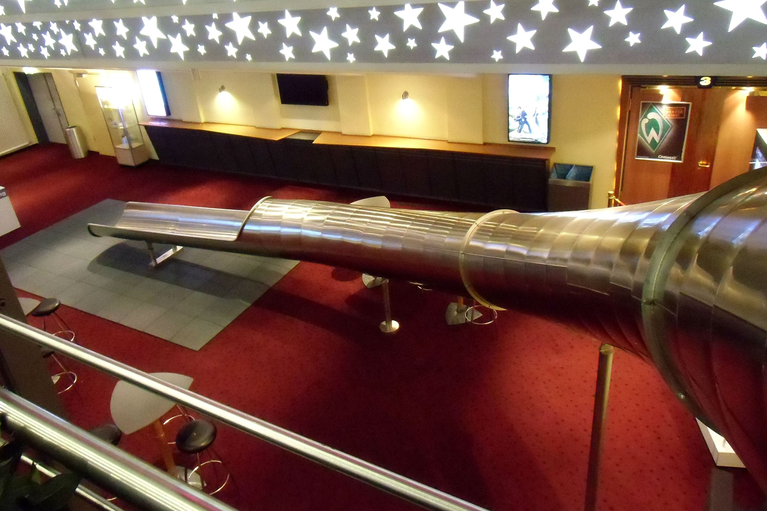 atlantics Edelstahlrutsche im Kino Cinemaxx Bremen im Foyer
