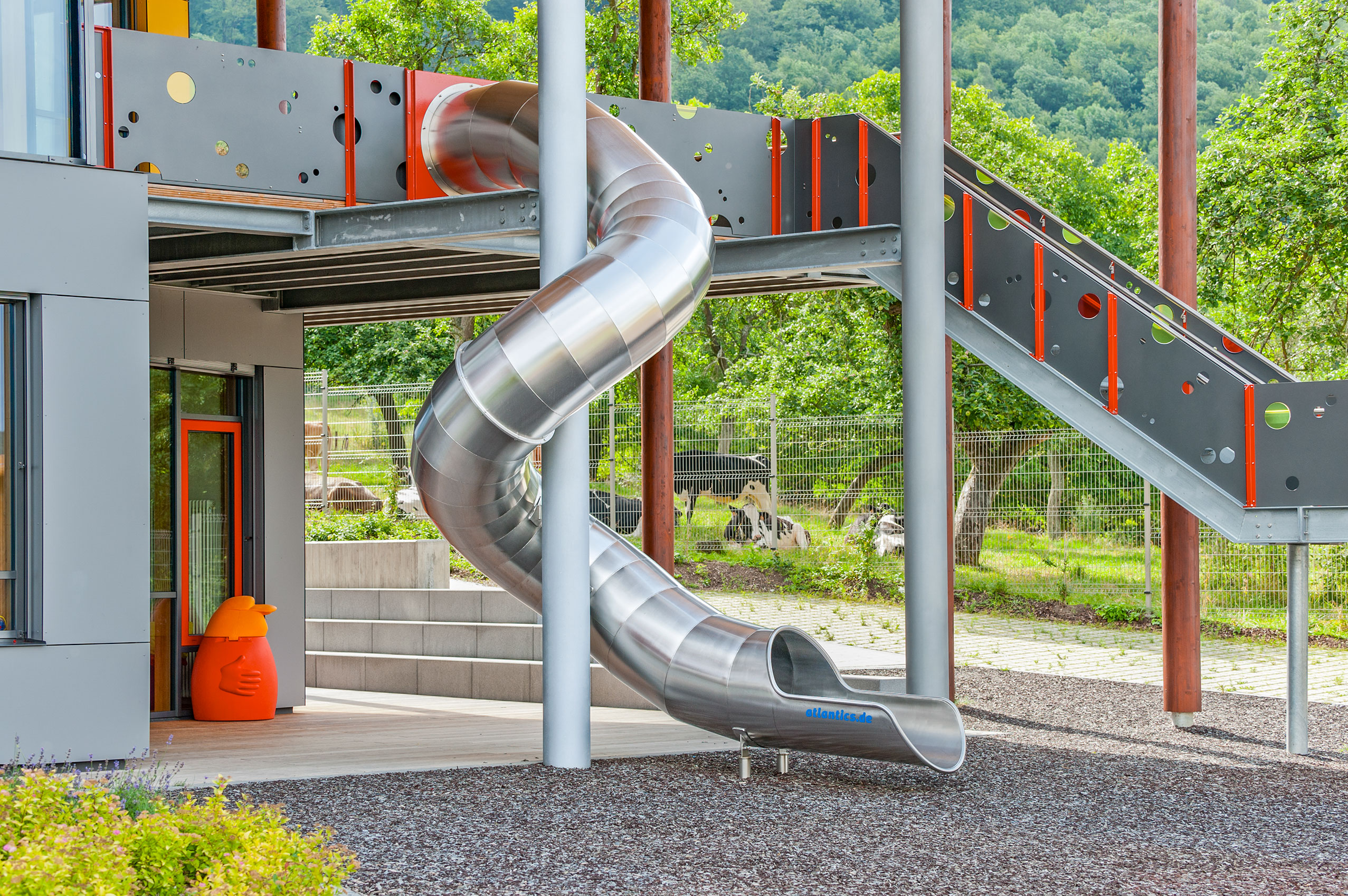 atlantics_edelstahlrutschen_jugendzentrum-relay-home-lorentzweiler_evakuierung_roehre_107099