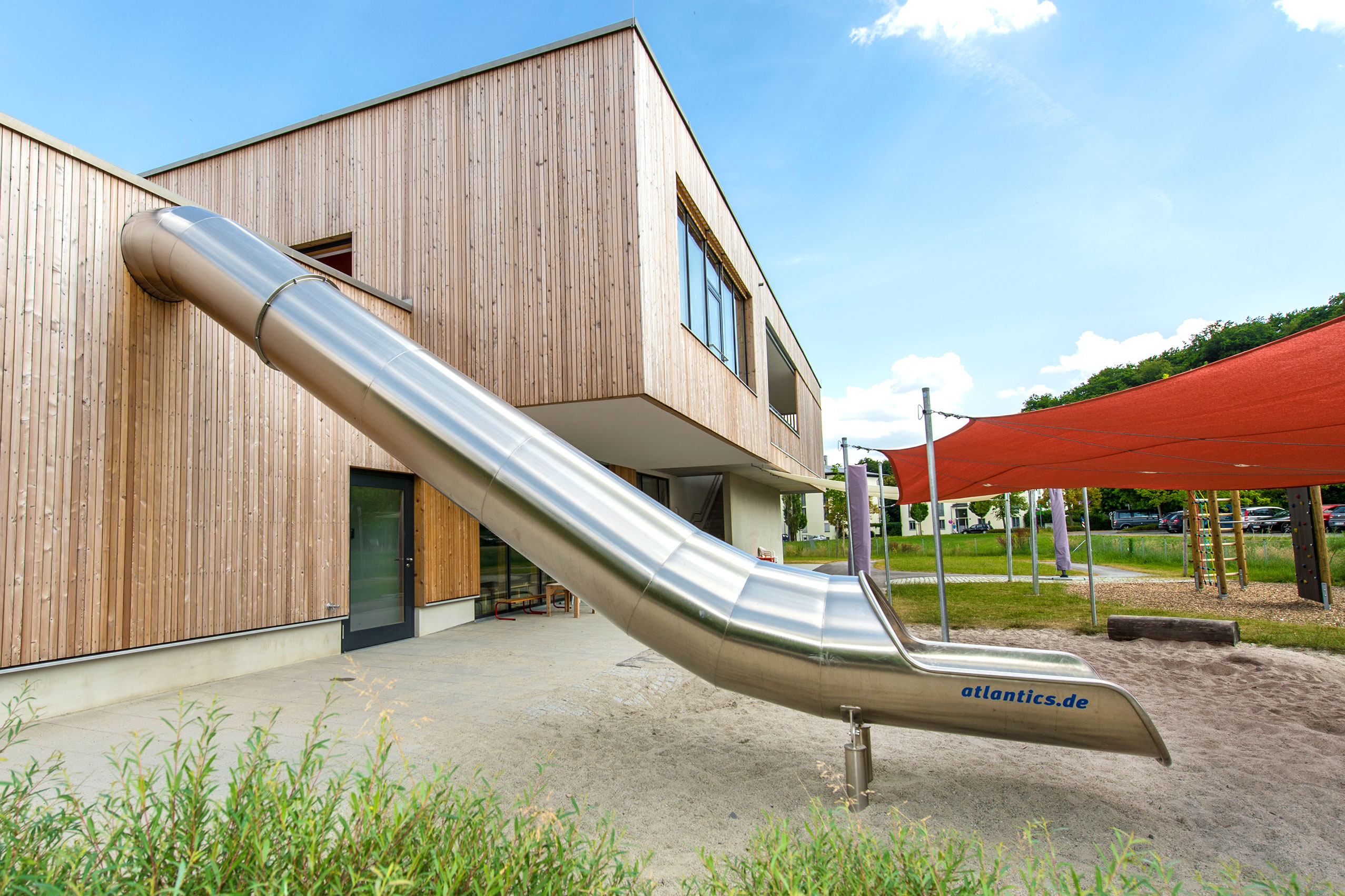 im Barbara Eberhard Kinderhaus in Starnberg gibt es eine atlantics Evakuierungsrutsche aus Edelstahl aus dem obersten Stock