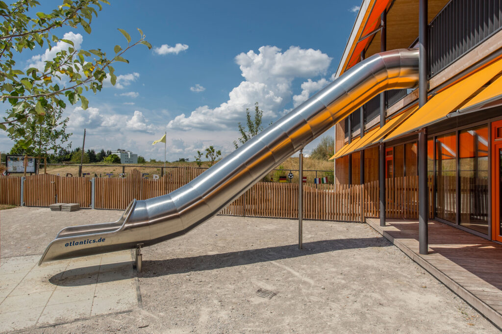 atlantics Notrutsche aus Edelstahl im Kinderhaus