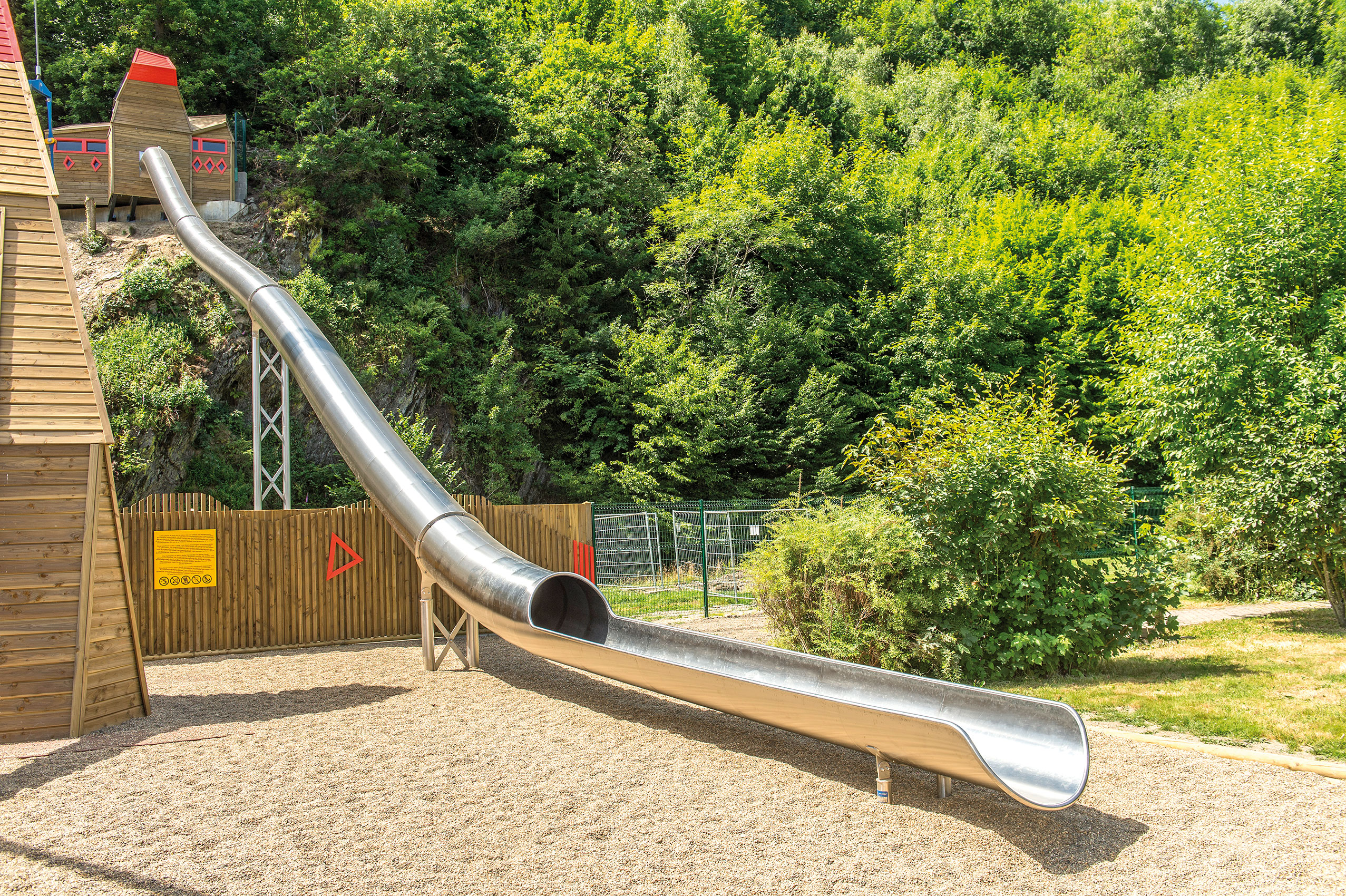 atlantics Spielplatzrutsche aus Edelstahl im Houtopia in Houffalize in Belgien