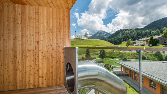 atlantics_edelstahlrutschen_kita-haus-der-generationen_achenkirch_evakuierung_roehre_137628 Einstieg