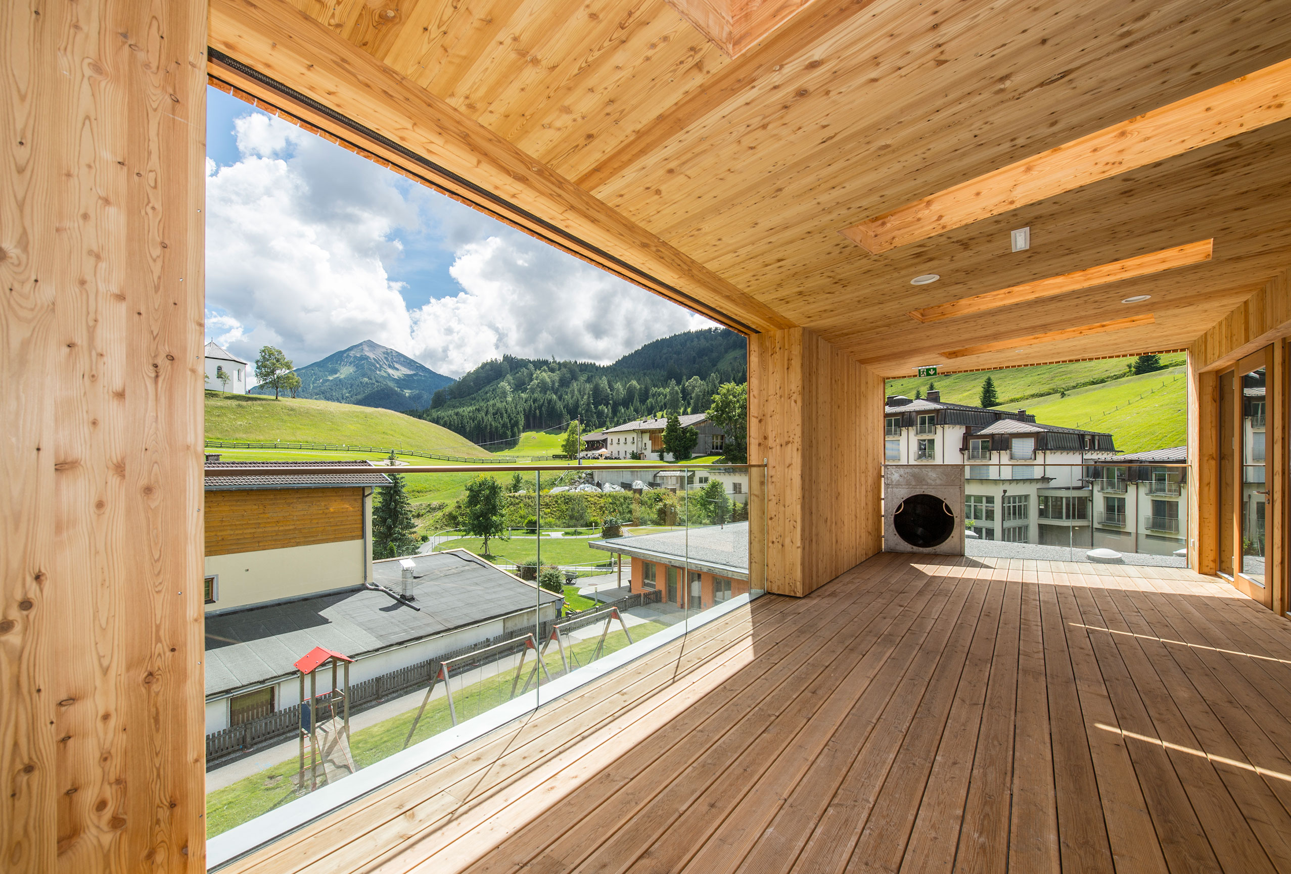 atlantics_edelstahlrutschen_kita-haus-der-generationen_achenkirch_evakuierung_roehre_137628 Ausblick