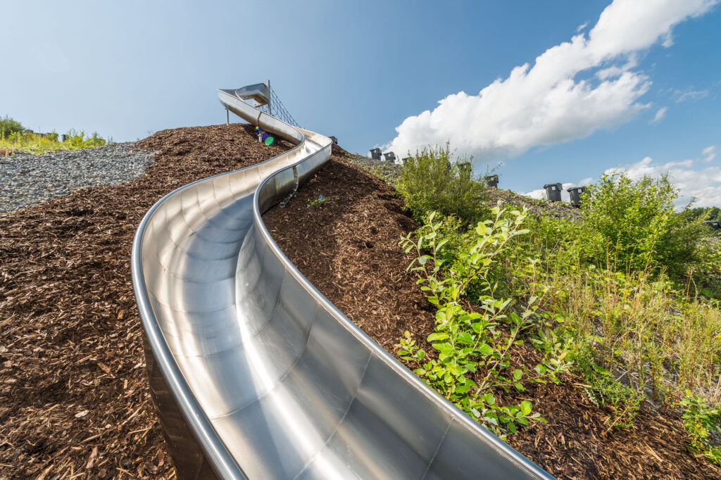 atlantics sklie i rustfritt stål på Zentraldeponie Leppe, halvrørsklie, terrengsklie