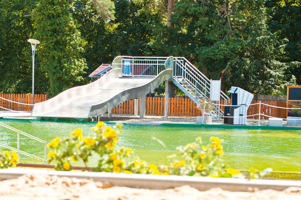 atlantics_escorregas_em_aco_inoxidavel_freibad_blankenburg-turingia-_escorrega_largo_ondas_largas_096768