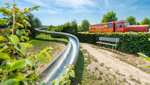 atlantics_edelstahlrutschen_freizeitpark-irrland-flughafenfeuerwehr_kevelar_wasser_landebecken_158013 Halbschale