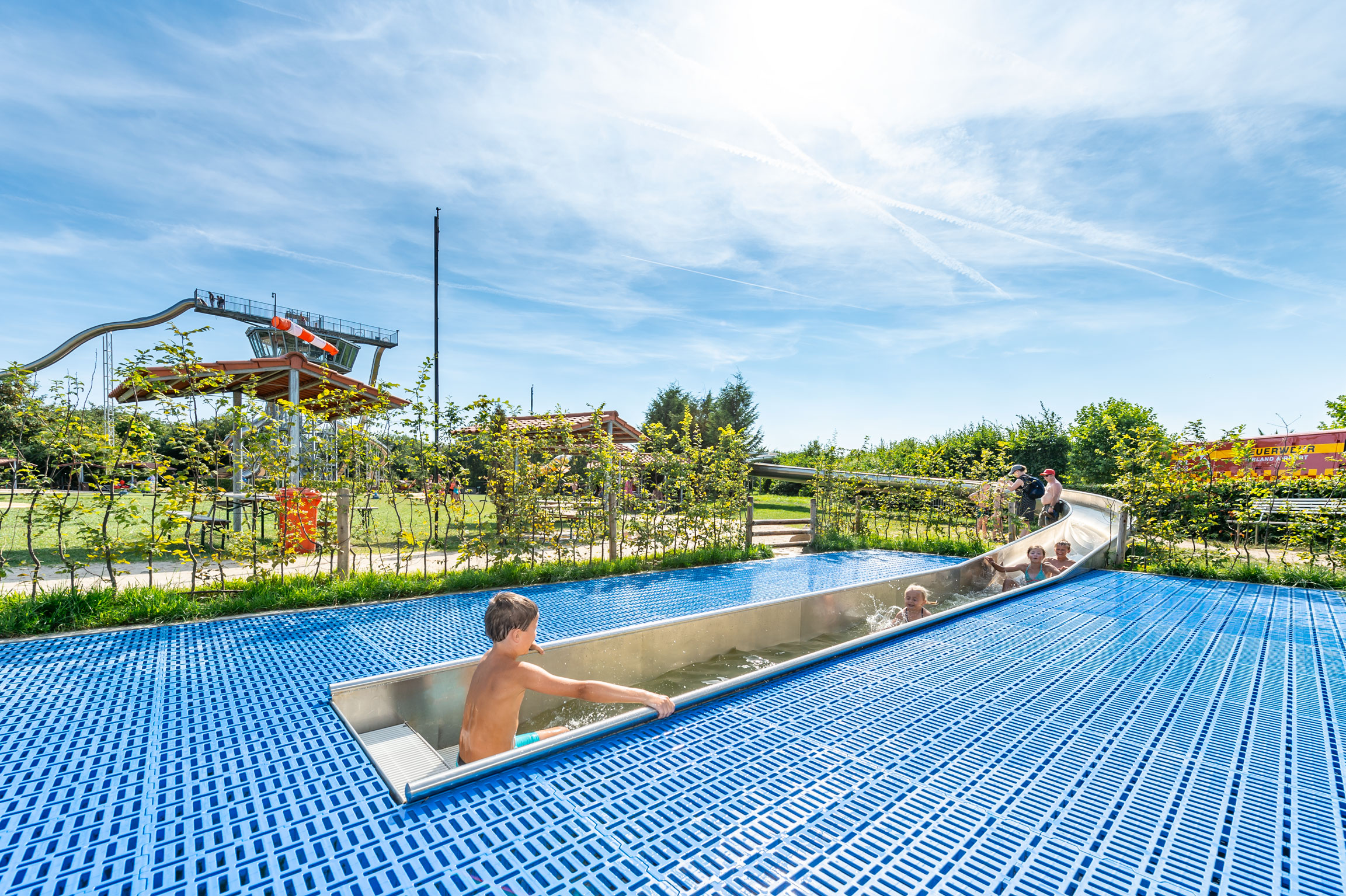 atlantics_edelstahlrutschen_freizeitpark-irrland-flughafenfeuerwehr_kevelar_wasser_landebecken auslauf