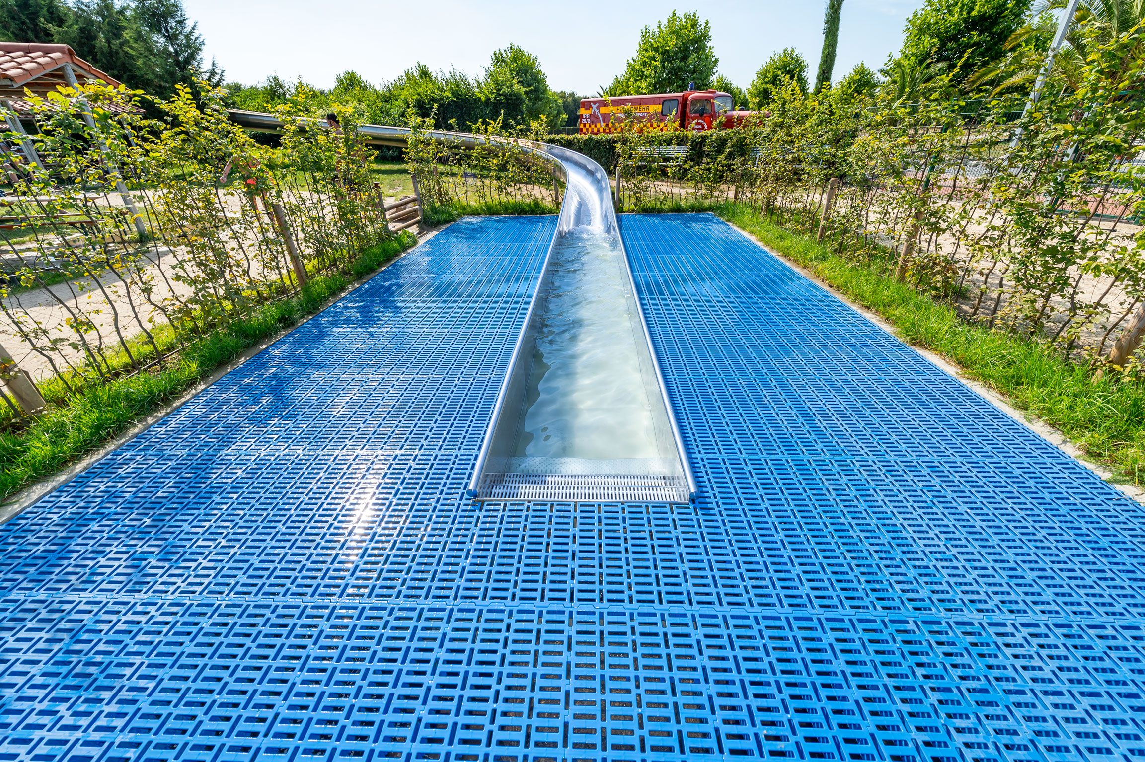 atlantics_edelstahlrutschen_freizeitpark-irrland-flughafenfeuerwehr_kevelar_wasser_landebecken