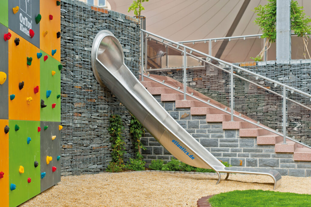 atlantics_rustfritt_stål_sklier_ungdomsskole_loeßnitz-sachsen-_halvsklie_lekeplass_117297