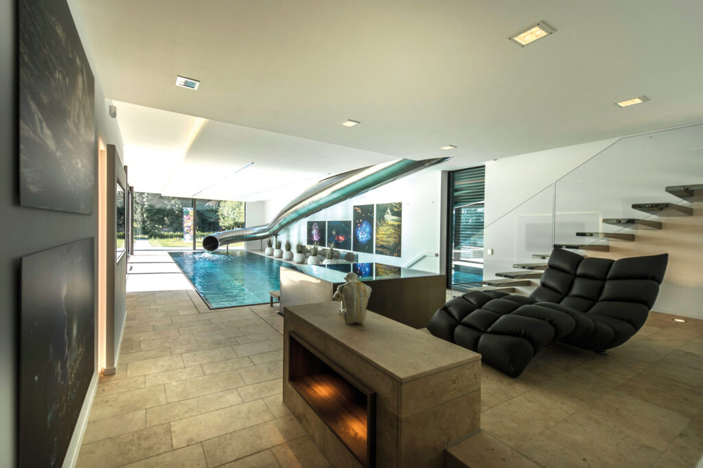 atlantics rustfri stål-sklei privat basseng i Bottrop, innendørs vannrutsjebane, tunnelrutsjebane, villa