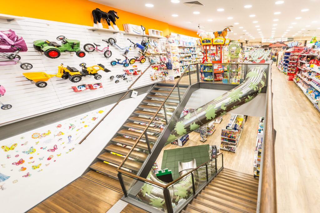 atlantics rutschkana i rostfritt stål i Hartfelder Store Hamburg, köpcentrum, tunnelrutschkana