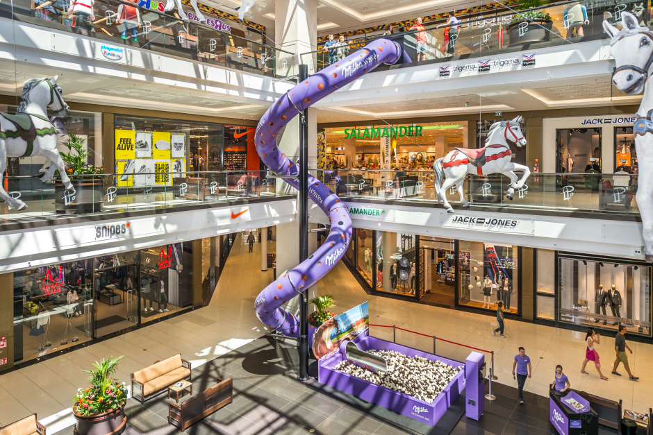 milka rutsche atlantics_edelstahlrutschen_mall-of_berlin-berlin-_roehren_shoppingcenter_168212