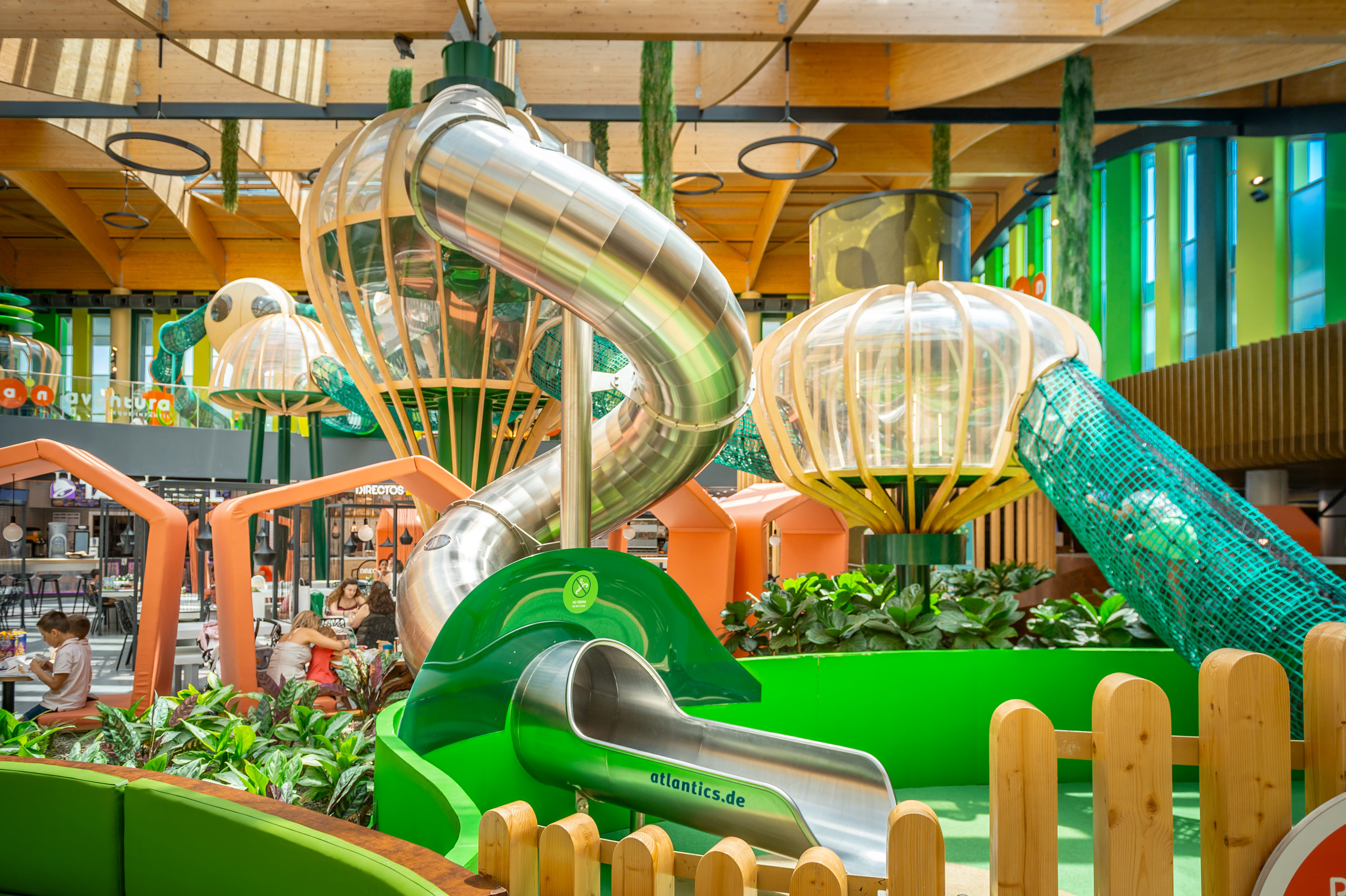 atlantics_edelstahlrutschen_centro-comercial-gran-casa_trocken_spiral_178353