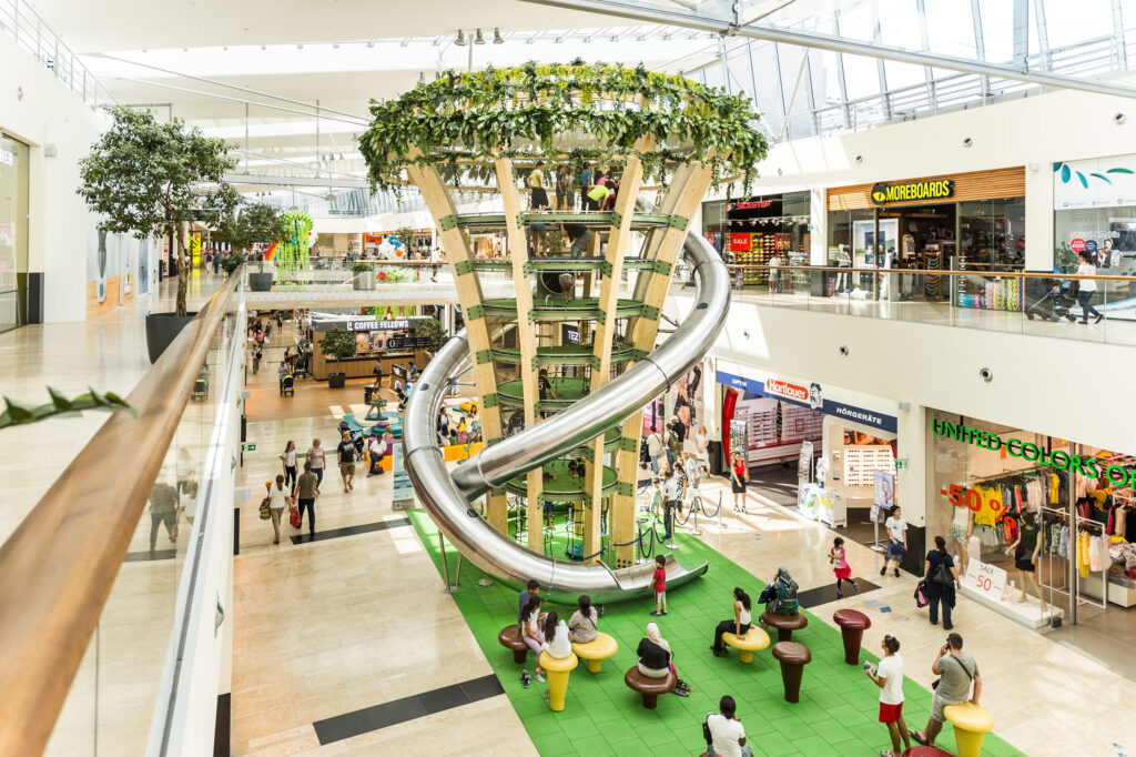 atlantics rutschtorn i köpcentret Westfield Donau Zentrum i Wien, Österrike