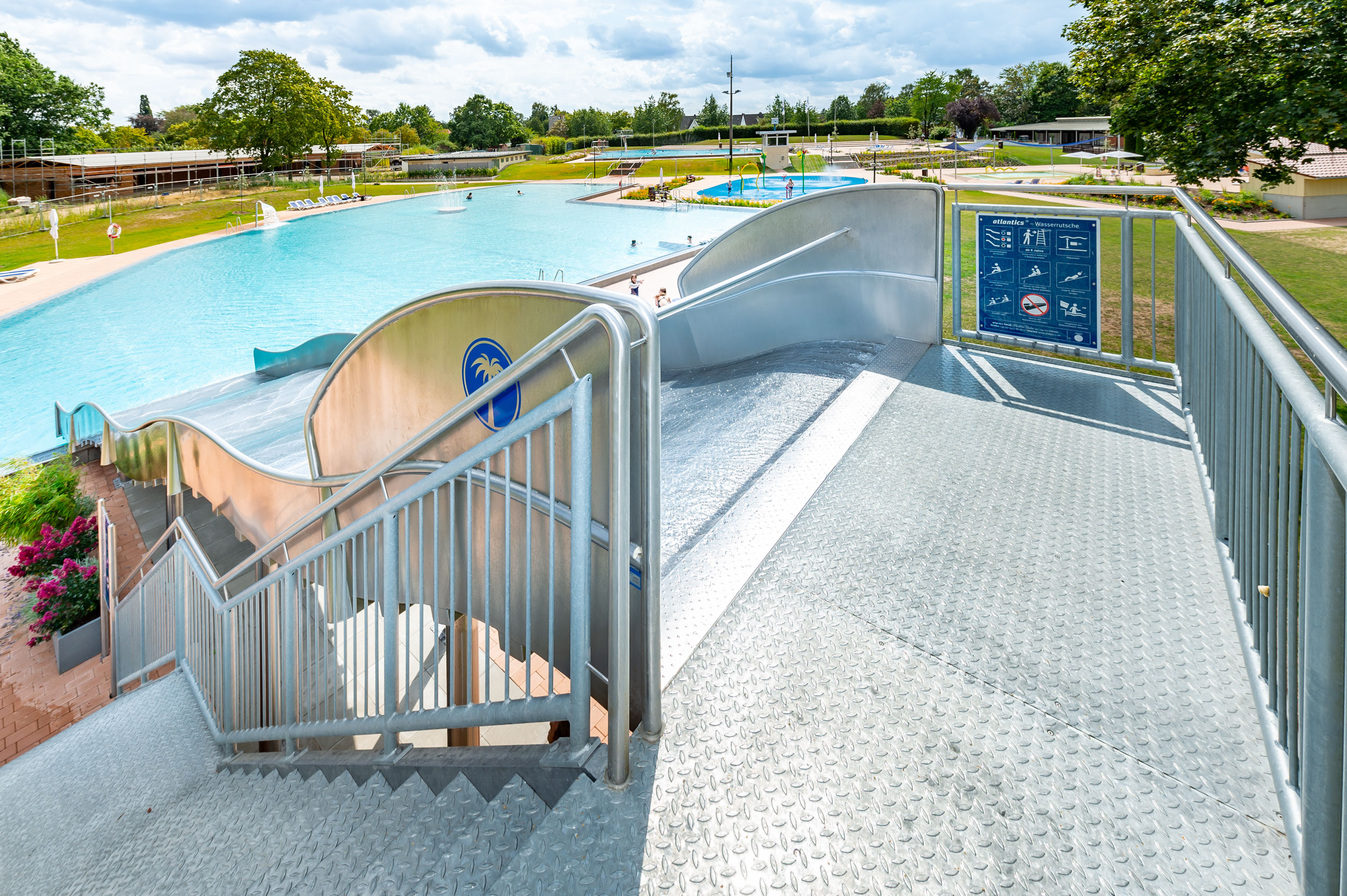 atlantics_edelstahlrutschen_er-freibad_achim-niedersachsen-_breitwellen_kasten_188425_DSC5591