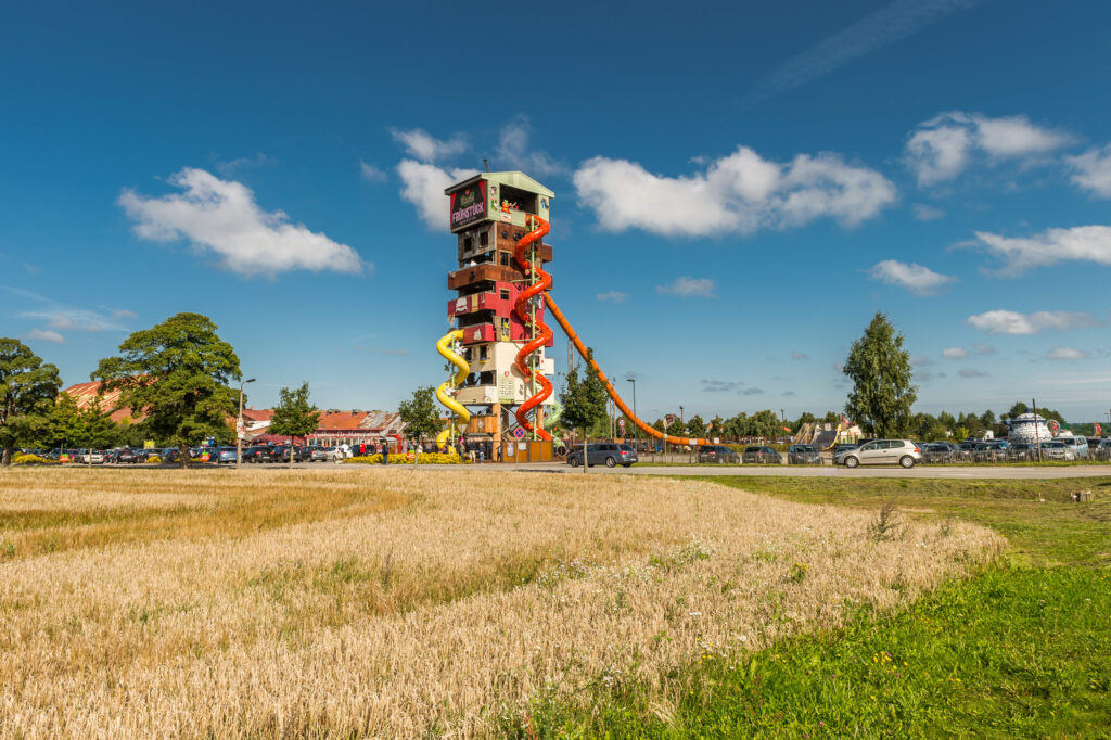 atlantics rutschkanor i rostfritt stål i Karls Erlebnisdorf i Rövershagen / Mecklenburg-Vorpommern, rutschtorn i nöjesparken vid jordgubbsgården