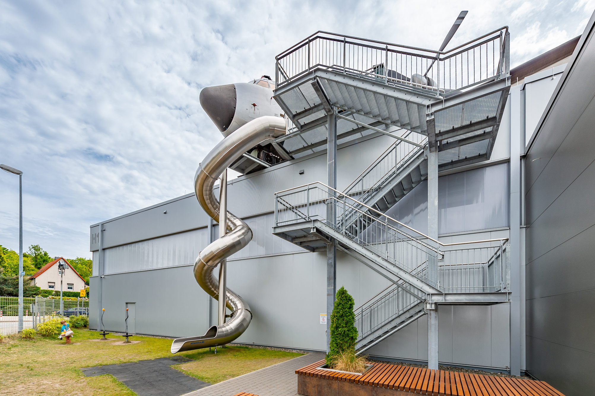 Spiralrutsche aus Edelstahl im Luftfahrtmuseum Wernigerode
