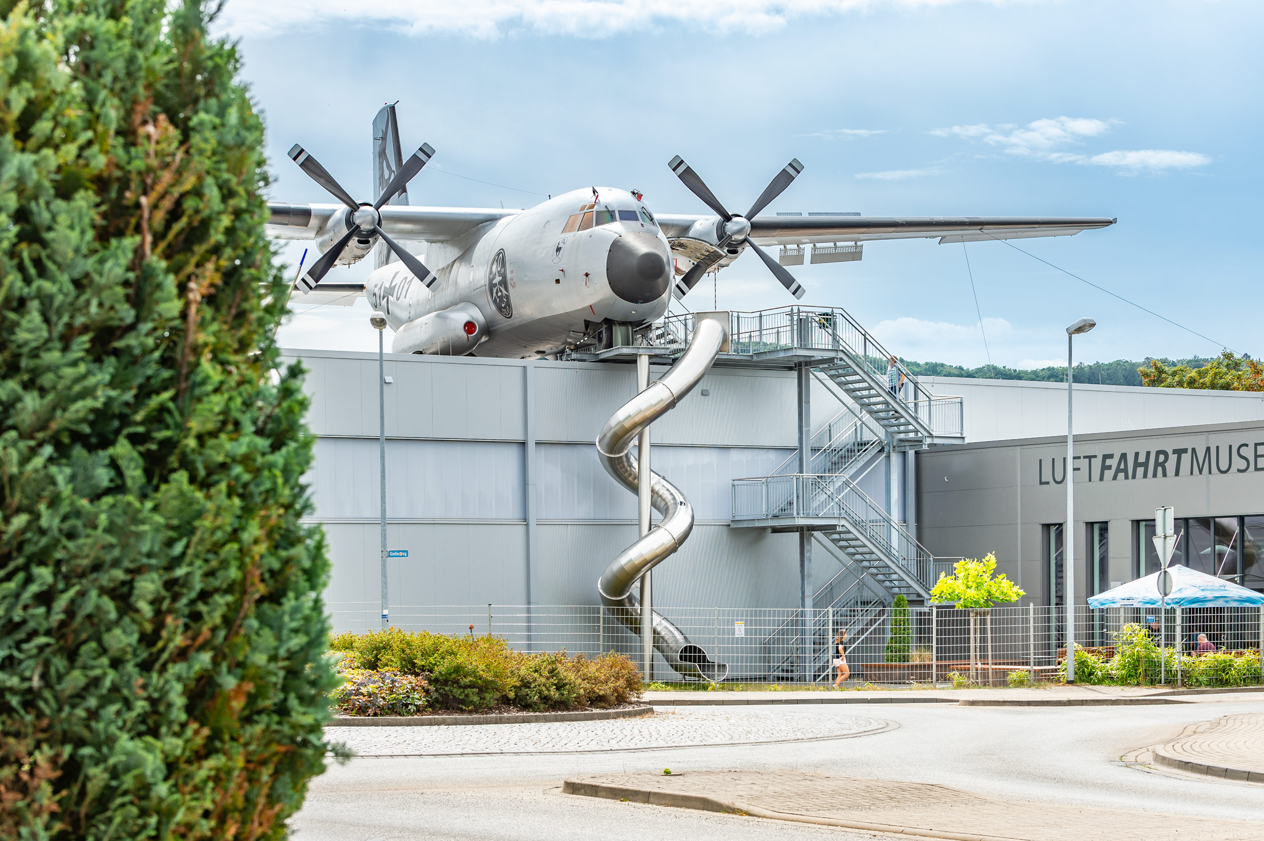 Luftfahrtmuseum Wernigerode Edelstahlrutsche von der Transall zur Cafeteria
