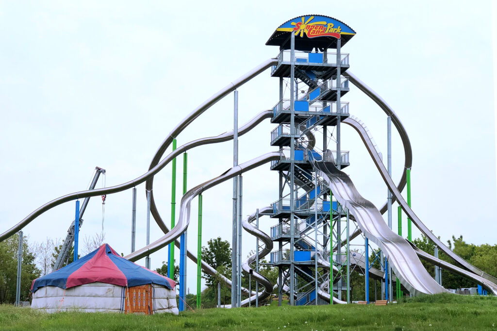 Torre de toboganes atlantics en el Sonnenlandpark Lichtenau, Sajonia