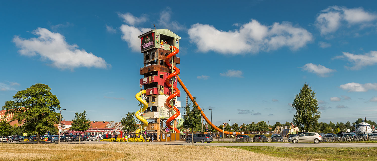 atlantics Edelstahlrutschen in Karls Erlebnisdorf in Rövershagen / Mecklenburg-Vorpommern, Rutschenturm im Freizeitpark am Erdbeerhof