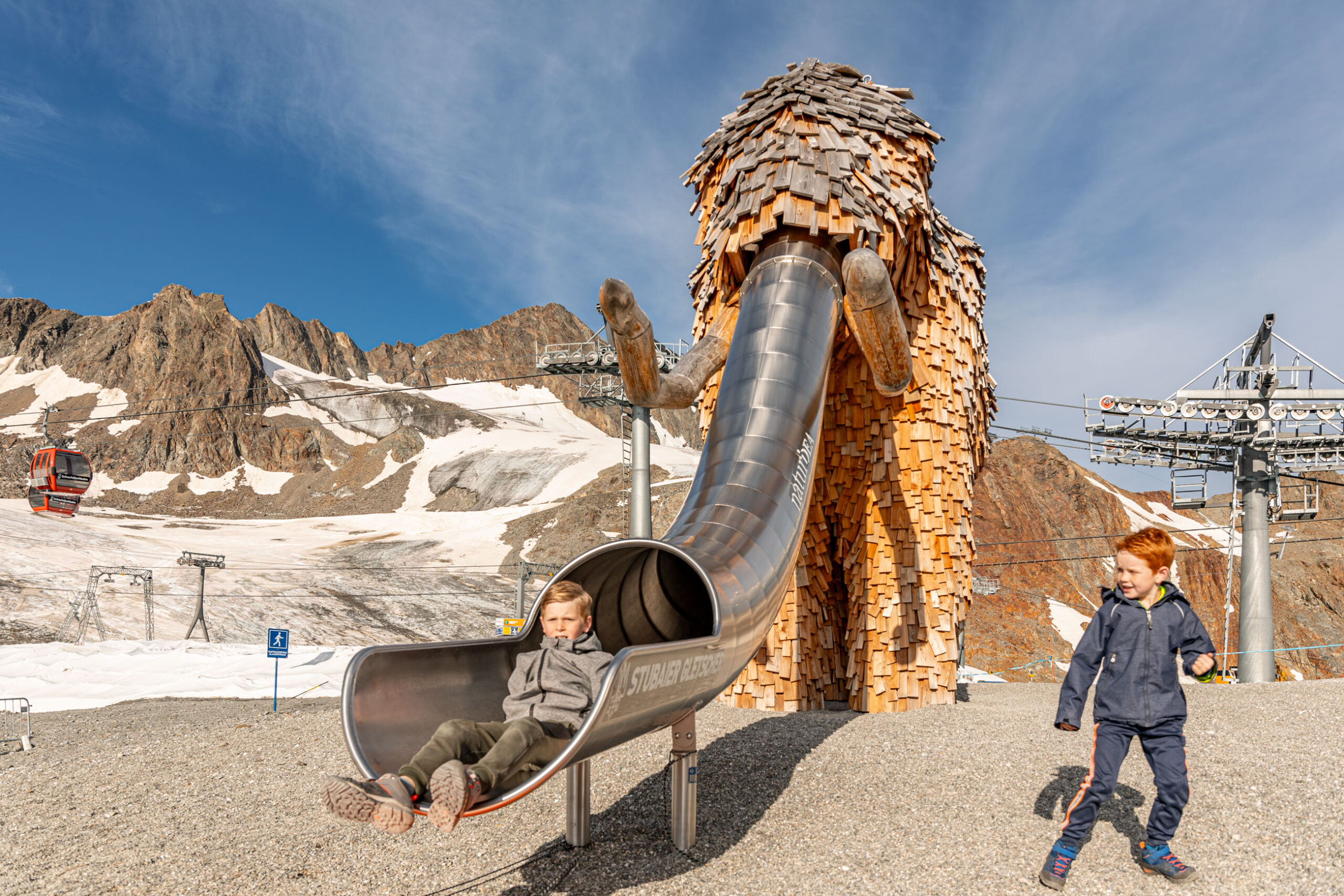 atlantics Edelstahlrutsche Riesen-Mammut Wollie in Neustift im Stubaital am Stubaier Gletscher, Tunnelsrutsche, Spielplatzrutsche