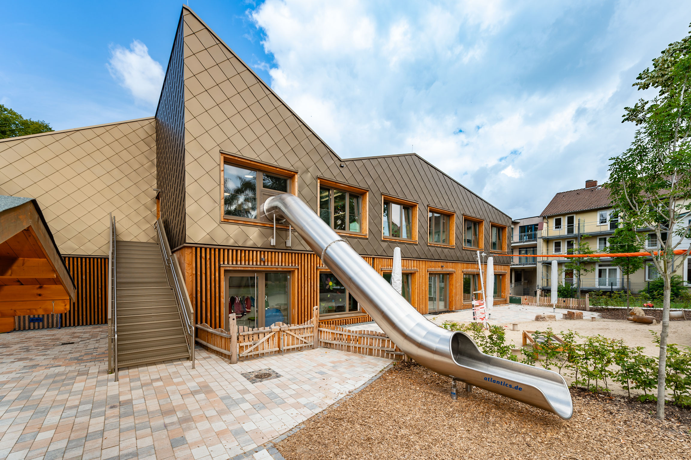 Evakuierungsrutsche aus Edelstahl in der Kita "Haus der kleinen Füße" in Georgsmarienhütte