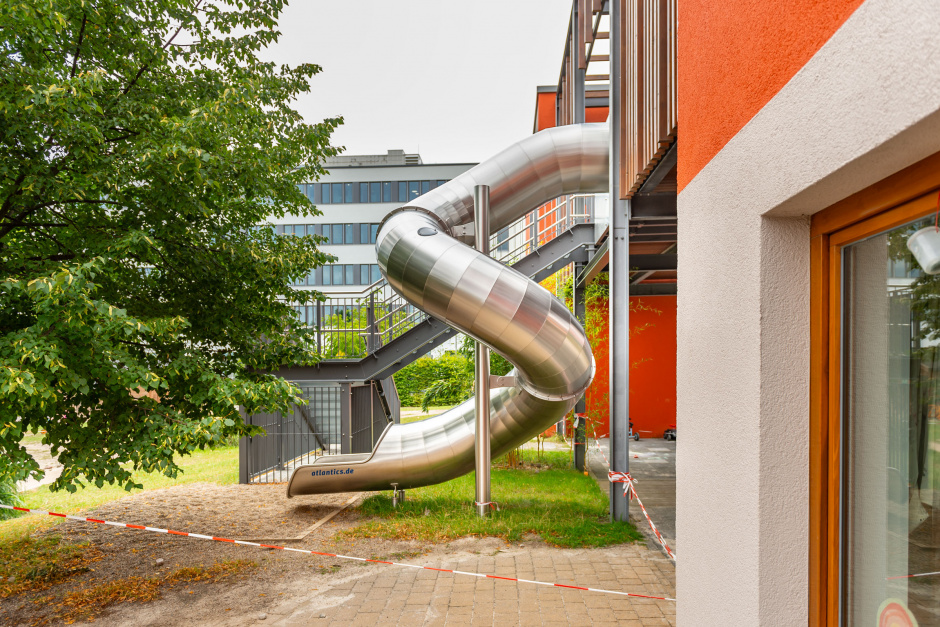 Evakuierungsrutsche im Kinderhaus Frech Daxe in Braunschweig