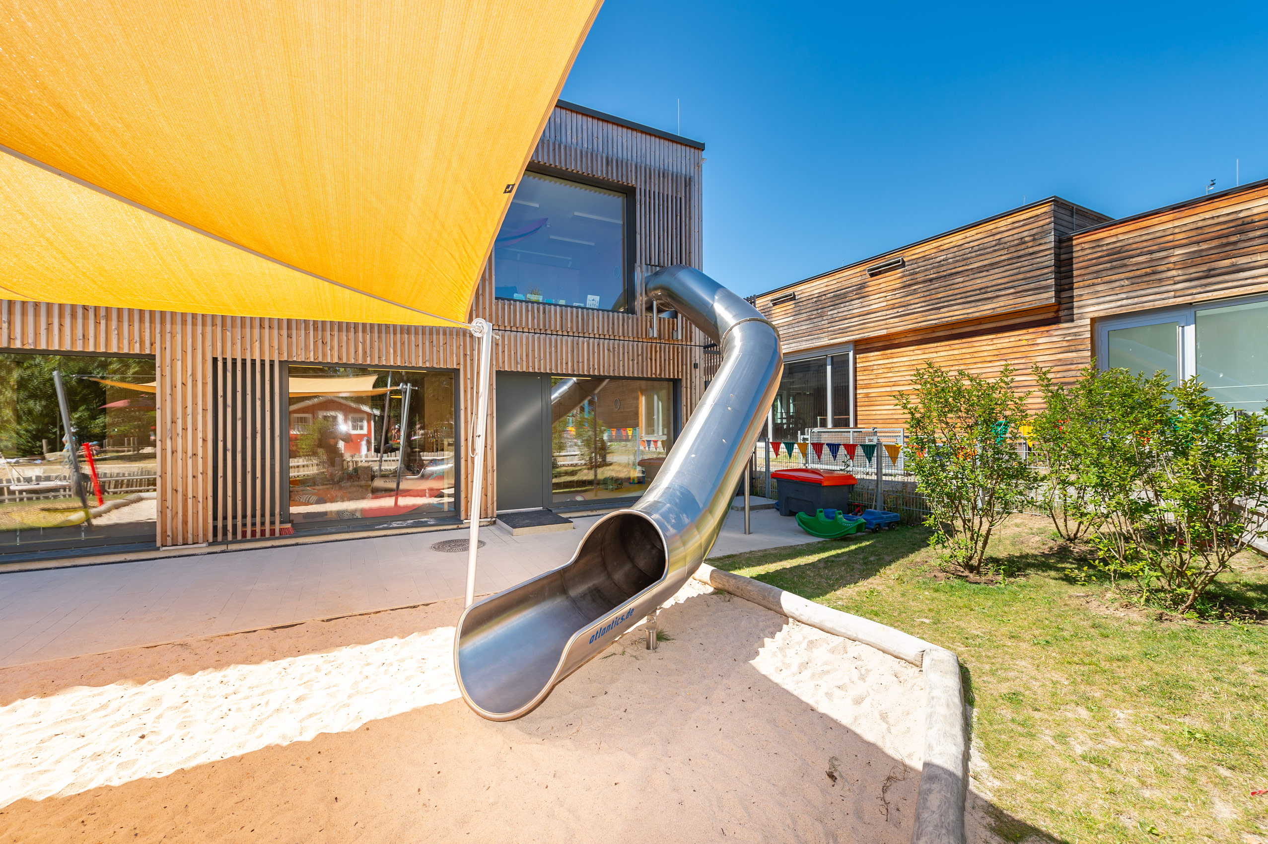 Evakuierungsrutsche aus Edelstahl im Kindergarten Sternkinderhaus in Leinfelden-Echterdingen