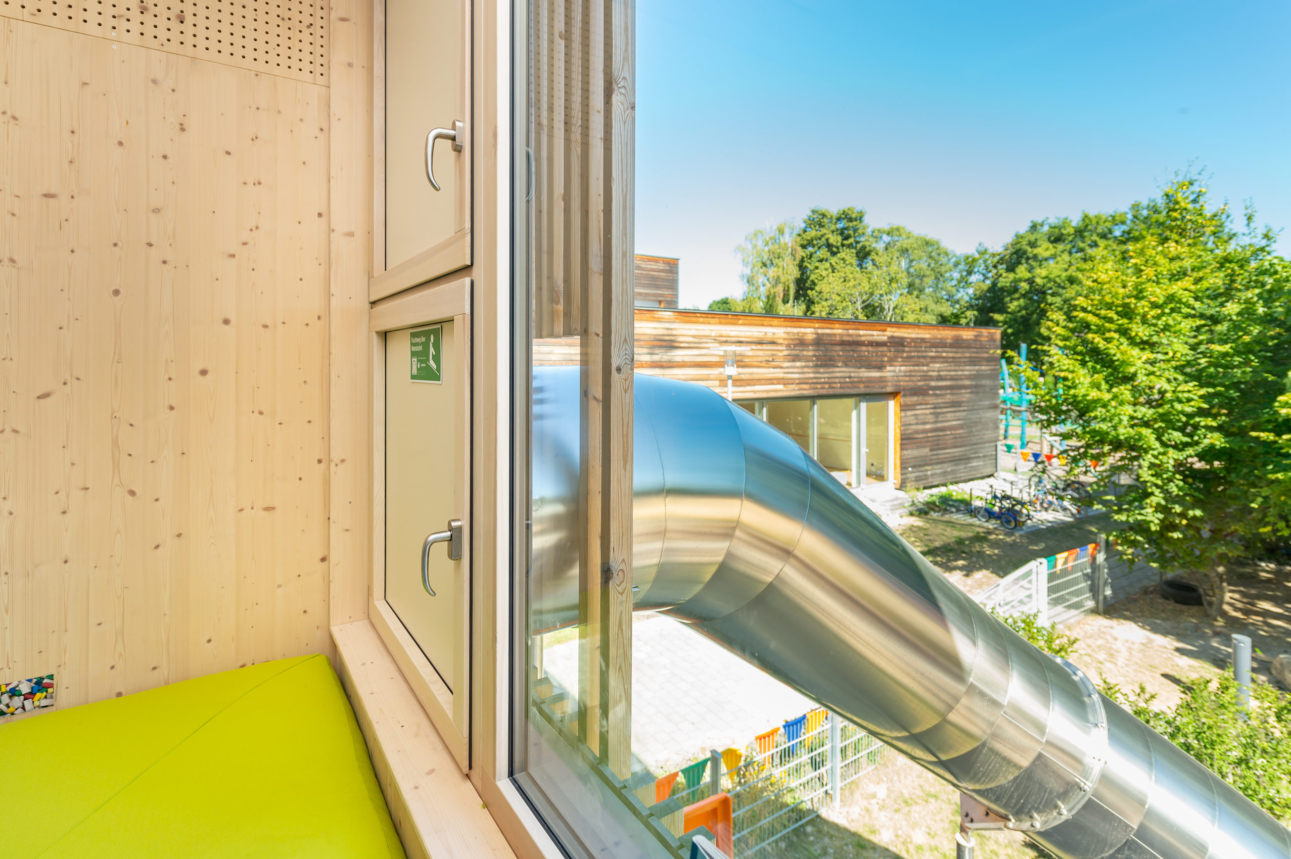 Evakuierungsrutsche aus Edelstahl im Kindergarten Sternkinderhaus in Leinfelden-Echterdingen
