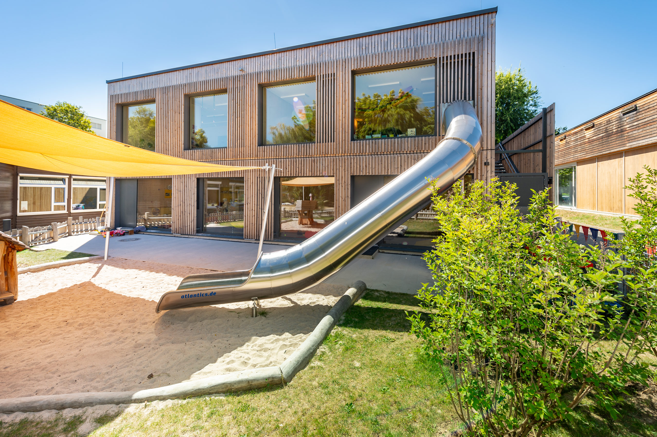 Evakuierungsrutsche aus Edelstahl im Kindergarten Sternkinderhaus in Leinfelden-Echterdingen