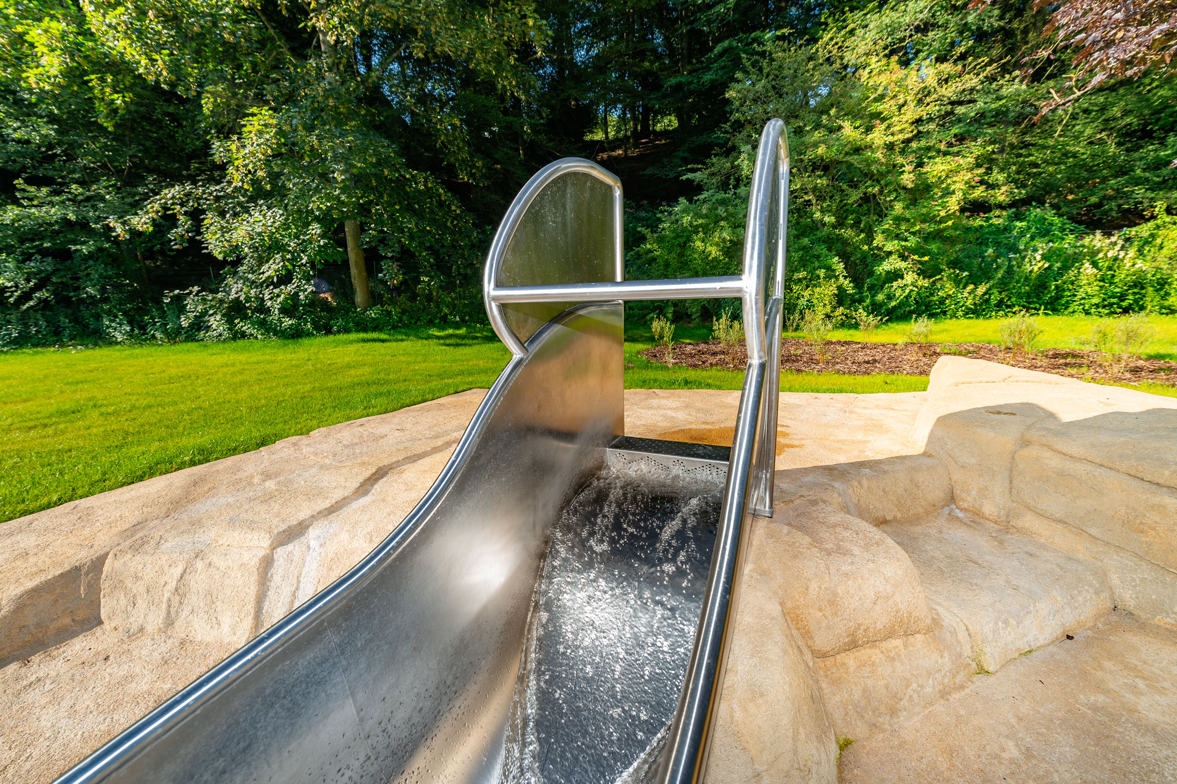 atlantics_edelstahlrutsche_freibad-platsch_ennepetal_halbschal_wasser_198599