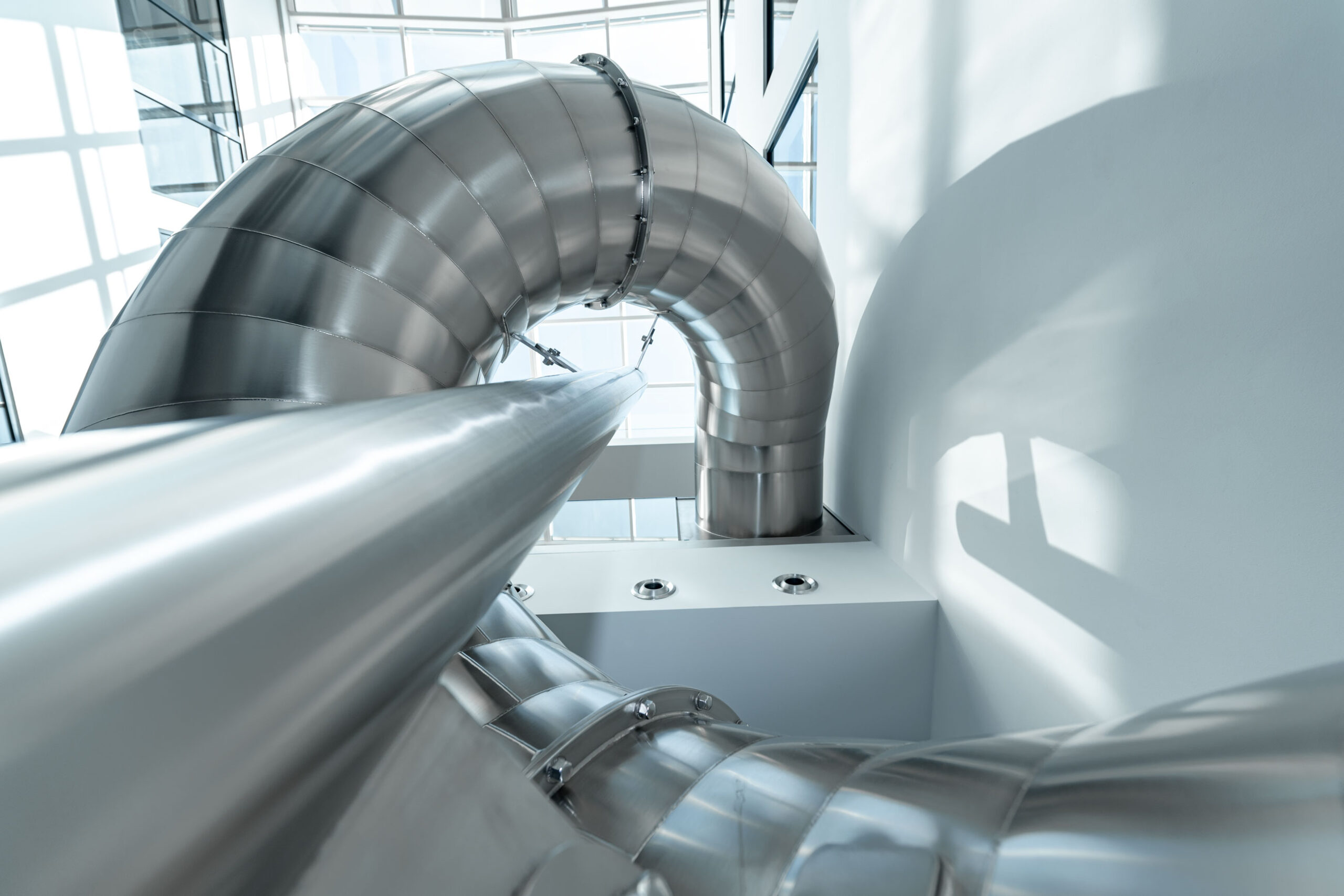 atlantics Edelstahlrutsche im Bürogebäude Postnova Analytics in Landsberg am Lech, Tunnelrutsche, Bürorutsche, Indoorrutsche