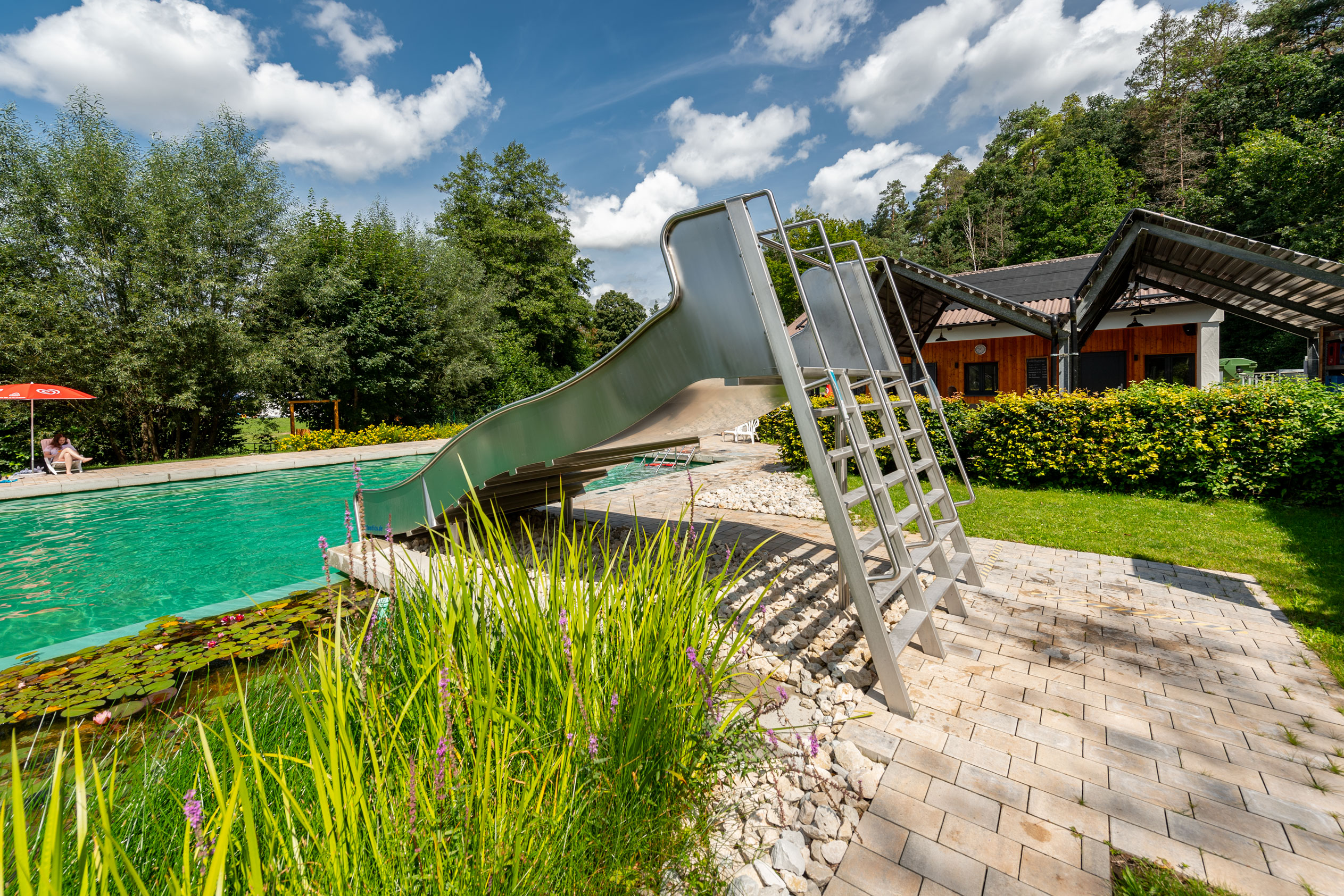 atlantics_edelstahlrutschen_naturbad-Autilus_sesslach_breitwasser_kasten_198559