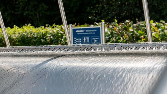 atlantics_edelstahlrutschen_naturbad-Autilus_sesslach_wasser_pool_198559
