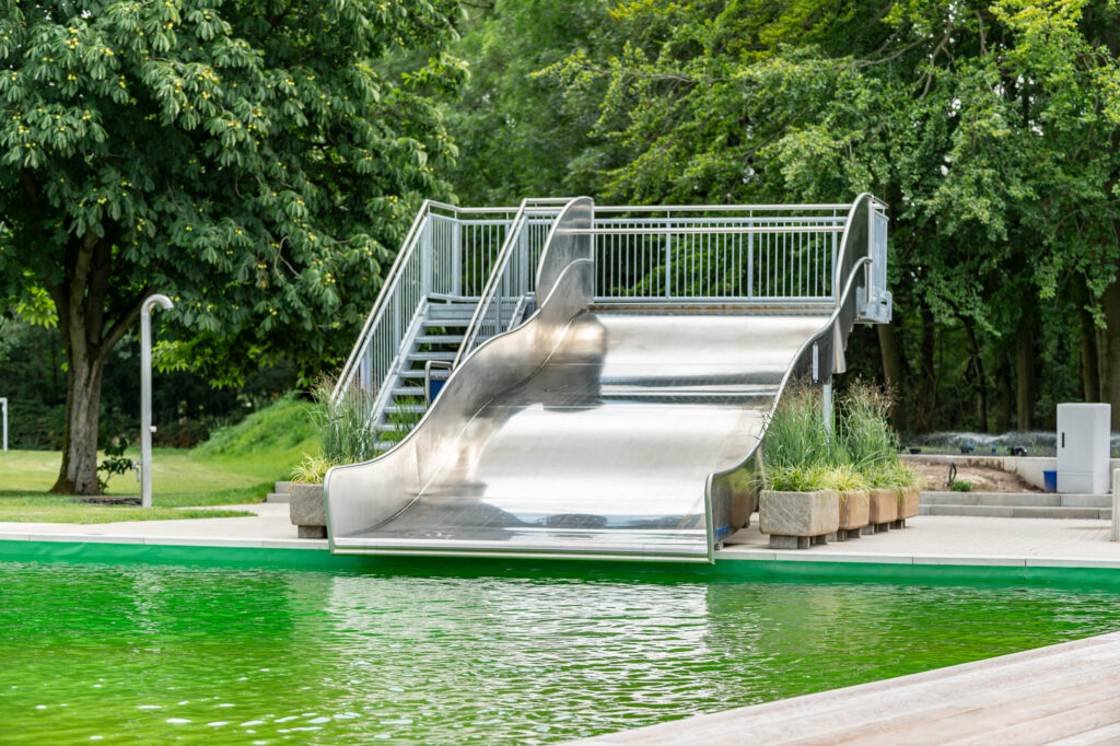 Wellenwasserrutsche atlantics_edelstahlrutschen_naturbad_ennigerloh-nordrhein-westfalen-_breitwellen_198636