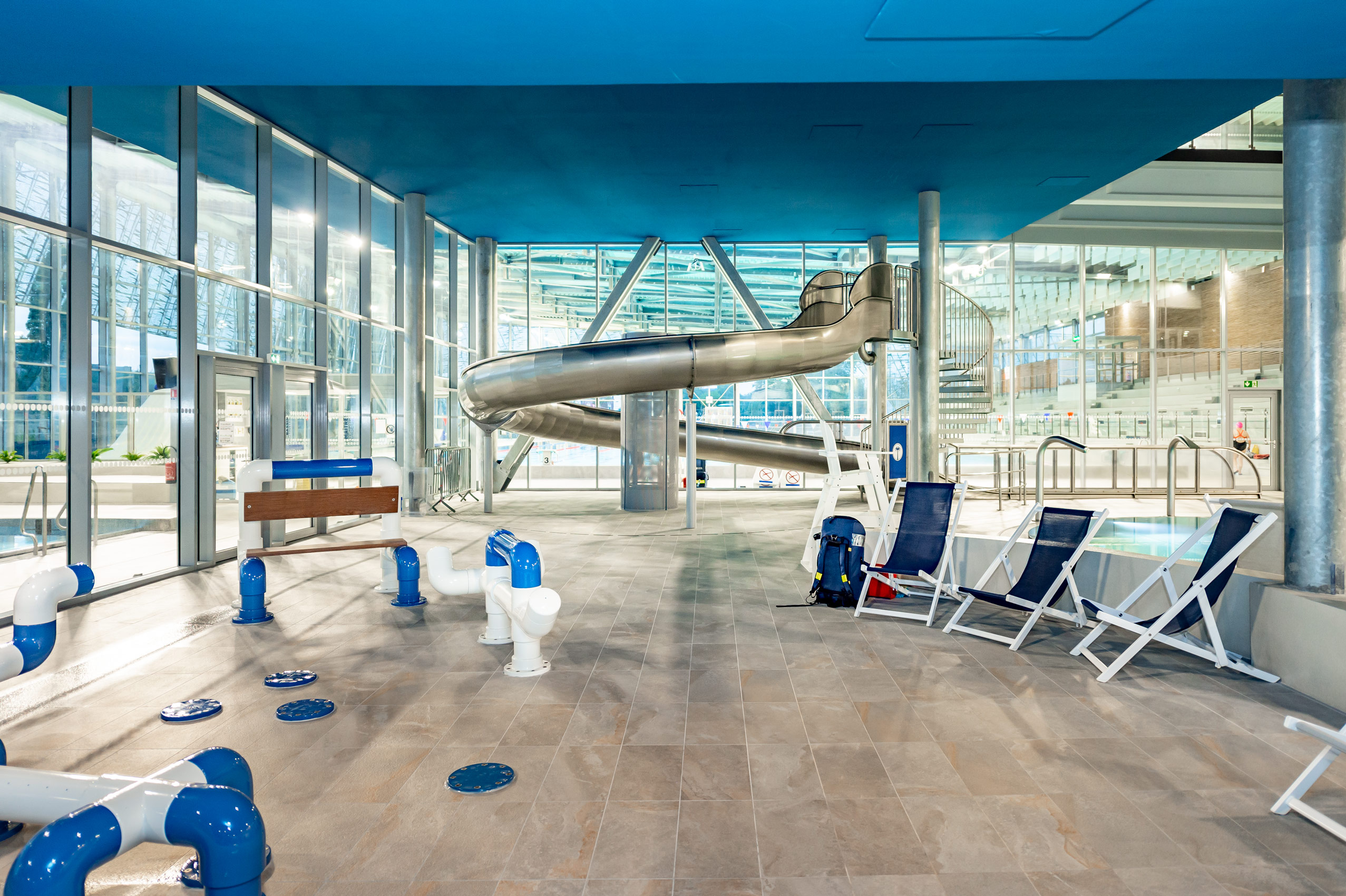 atlantics Wasserrutsche mit Landebecken aus Edelstahl, im Nungesser Centre Aquatique in Valenciennes in Frankreich