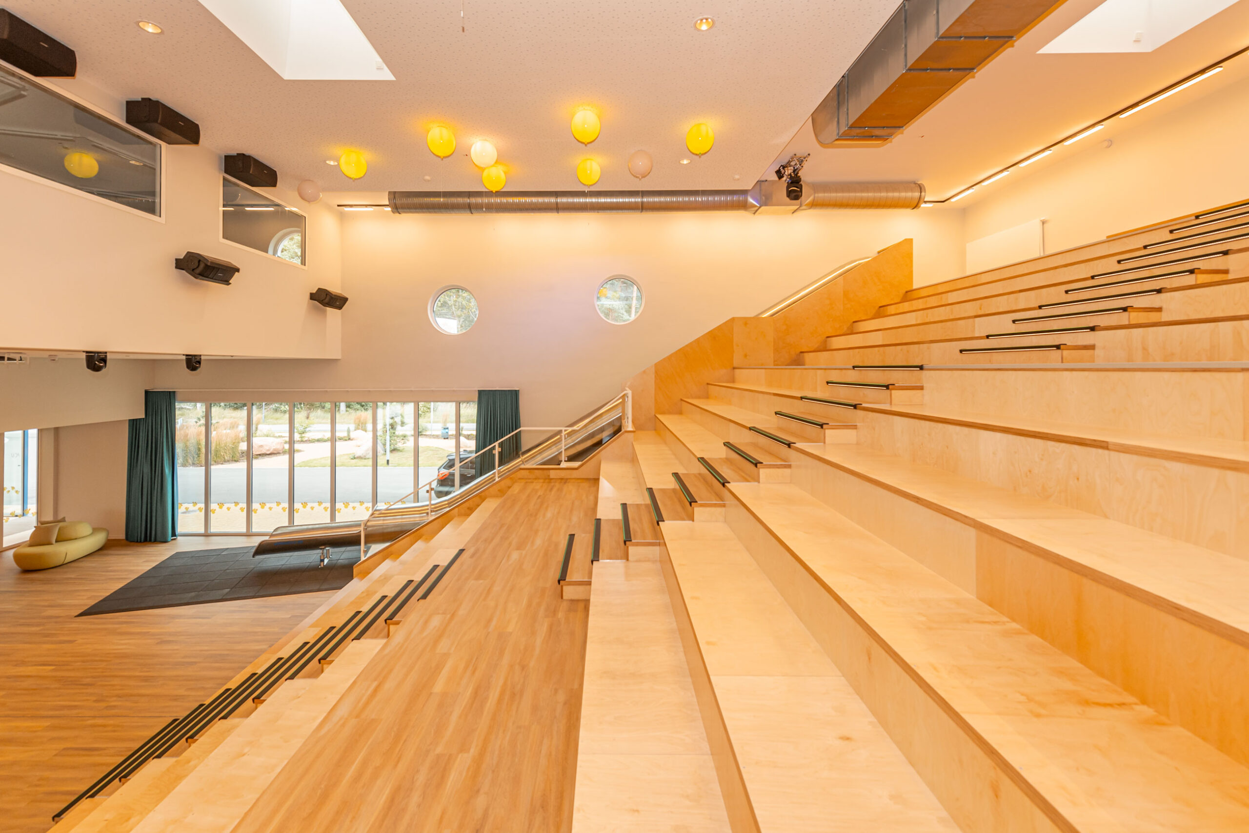 atlantics Edelstahlrutsche im Seetelhotel Kinderresort in Trassenheide auf Usedom, Tunnelrutsche, Hotelrutsche, Indoorrutsche