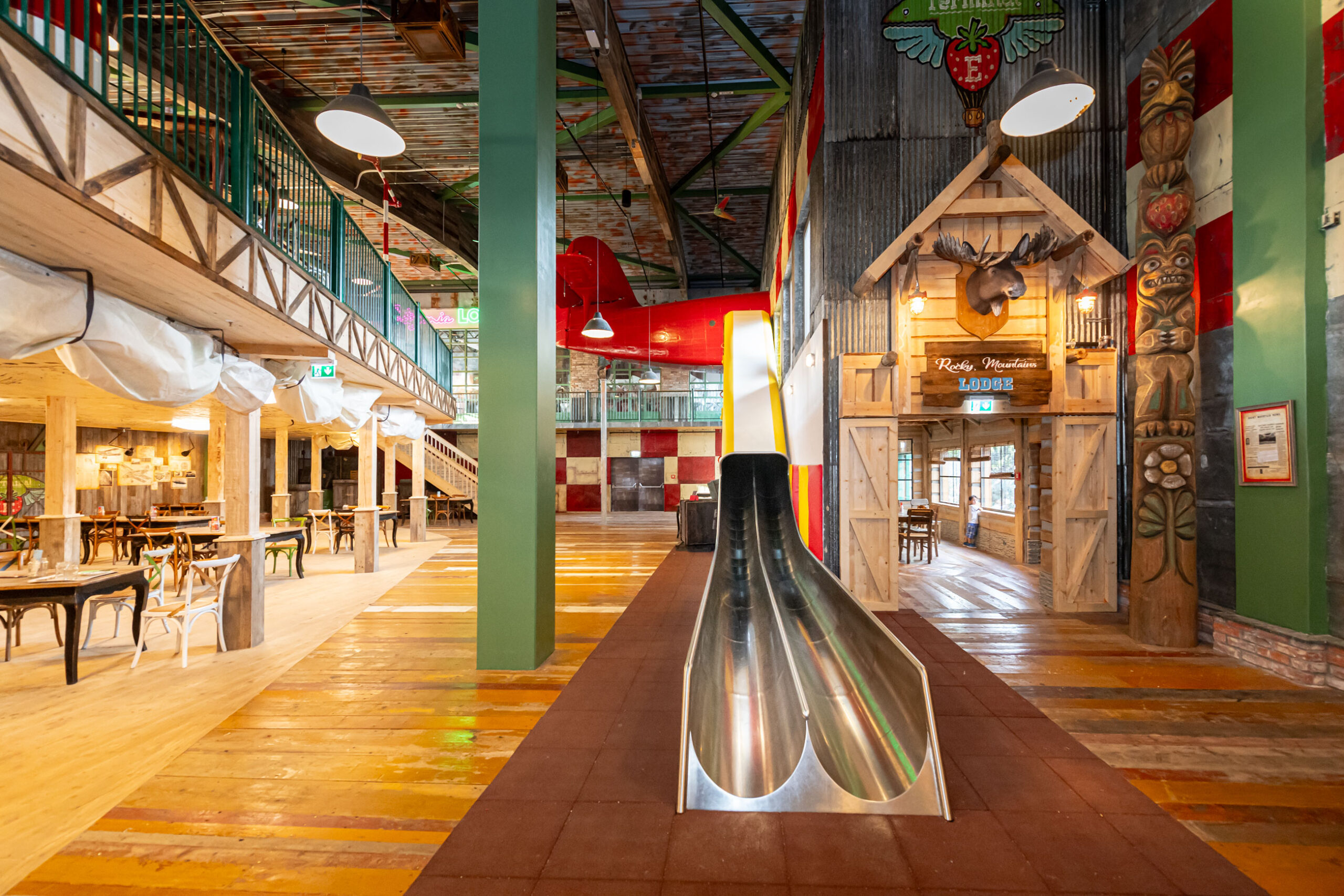 atlantics Edelstahlrutsche in Karls Erlebnisdorf in Elstal im Spielbereich Kuddel-Muddel, Doppelrutsche