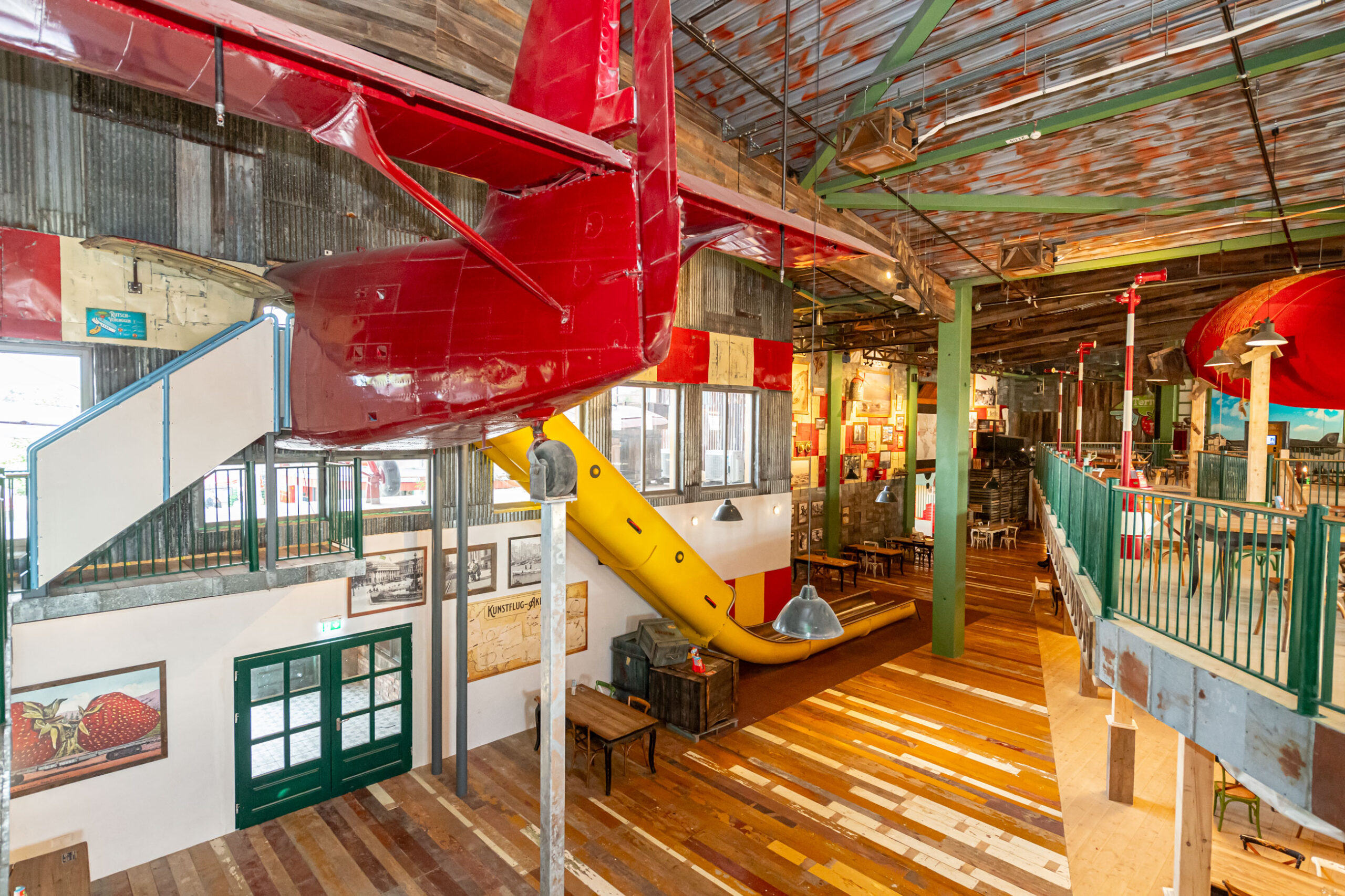 atlantics Edelstahlrutsche in Karls Erlebnisdorf in Elstal im Spielbereich Kuddel-Muddel, Doppelrutsche