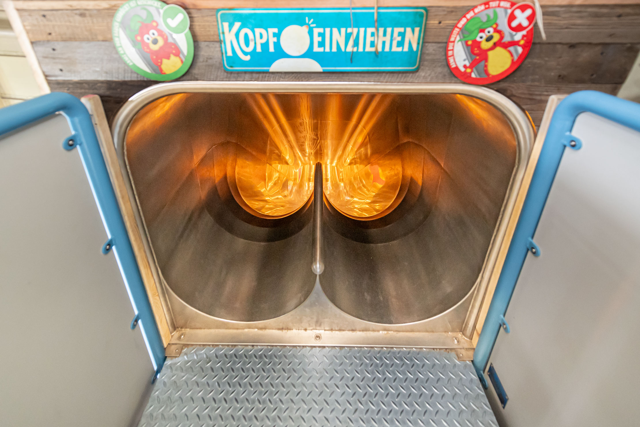 atlantics Edelstahlrutsche in Karls Erlebnisdorf in Elstal im Spielbereich Kuddel-Muddel, Doppelrutsche