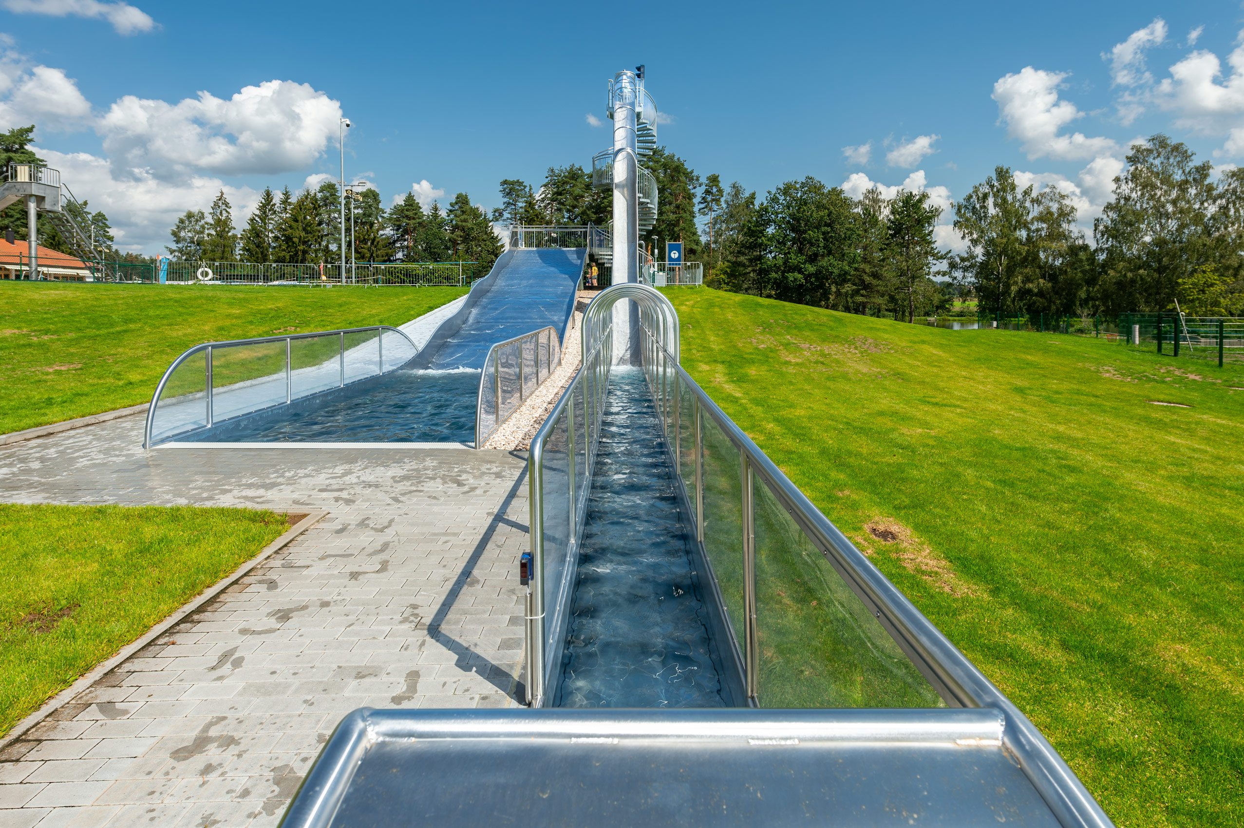 Wasserrutschen aus Edelstahl im Schätzlerbad in Weiden in der Oberpfalz
