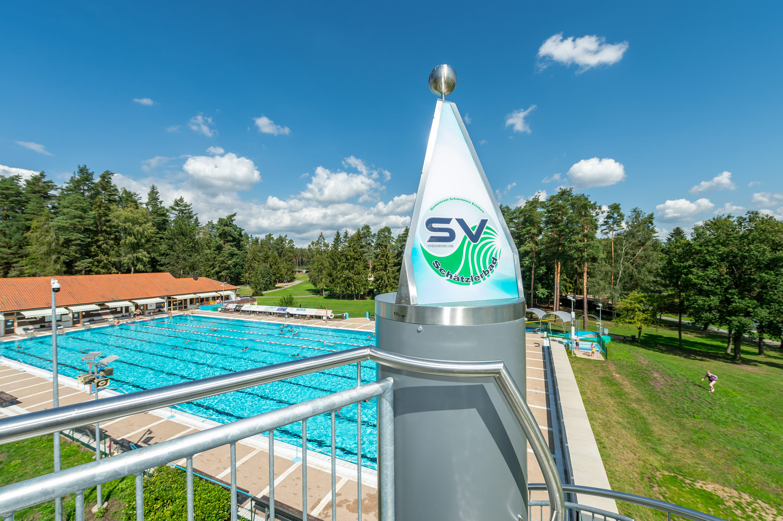 Wasserrutsche im Schätzlerbad in Weiden in der Oberpfalz