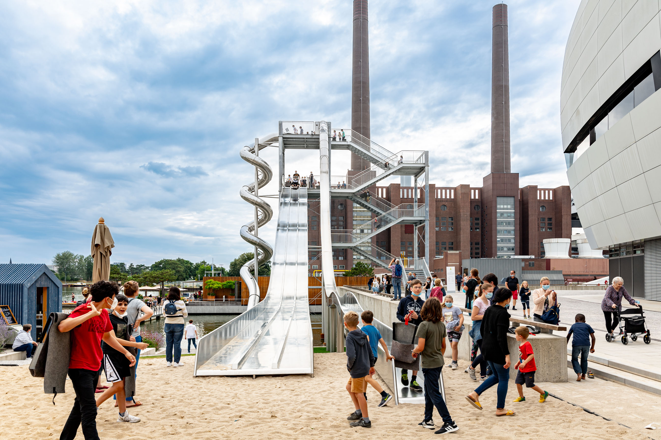 atlantics_edelstahlrutschen_vw-autostadt_wolfsburg_auslauf_ausblick_218778