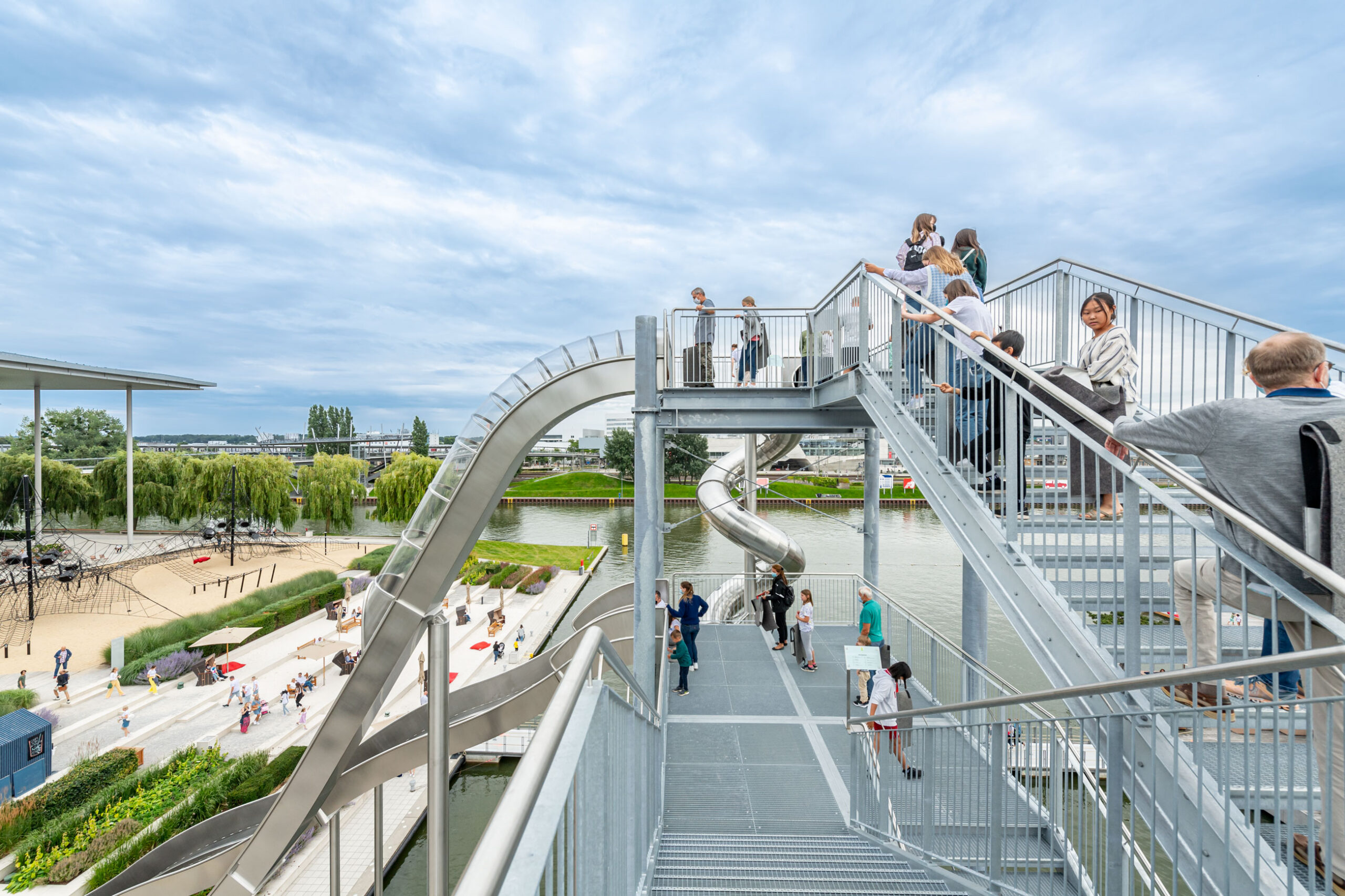 atlantics Edelstahlrutschen am Rutschenturm in der Autostadt Wolfsburg