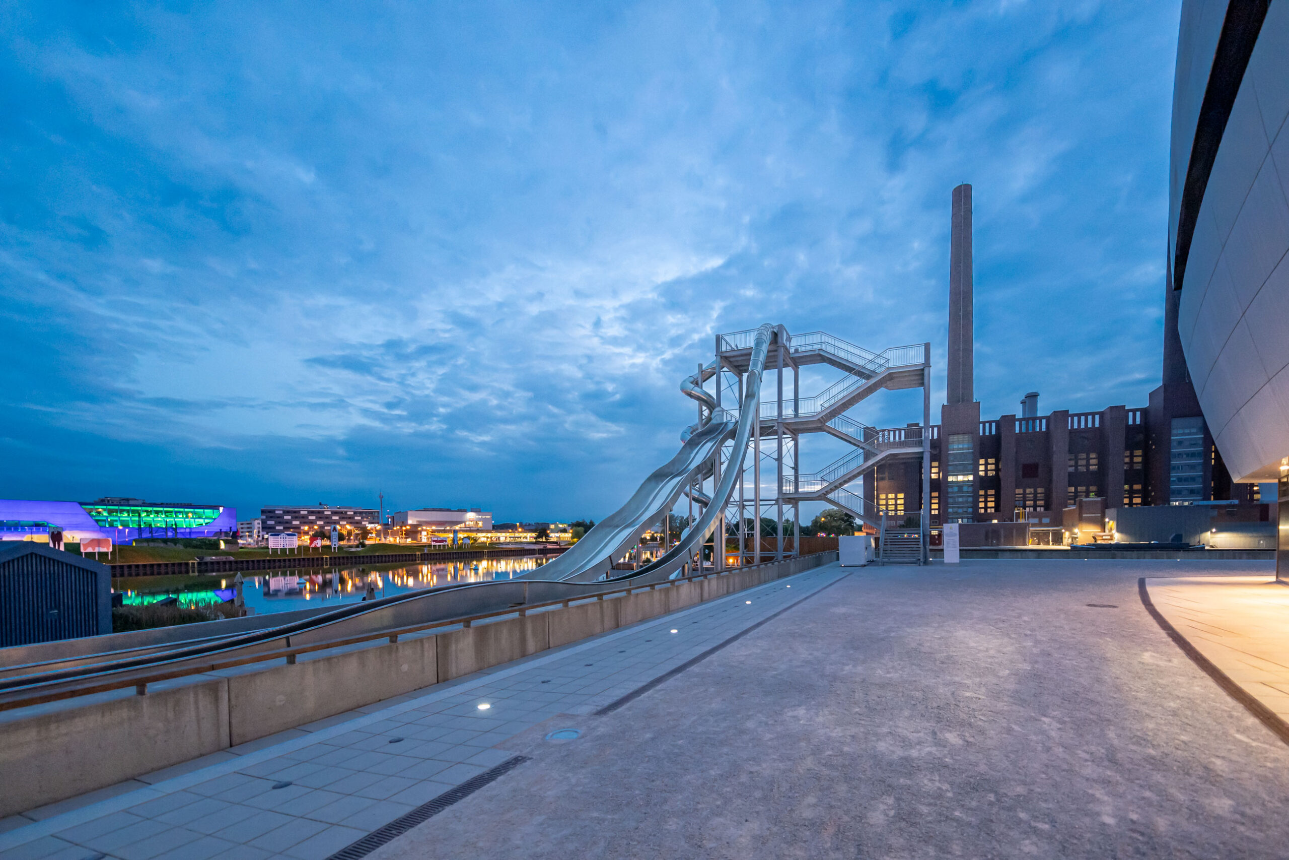 atlantics Edelstahlrutschen am Rutschenturm in der Autostadt Wolfsburg