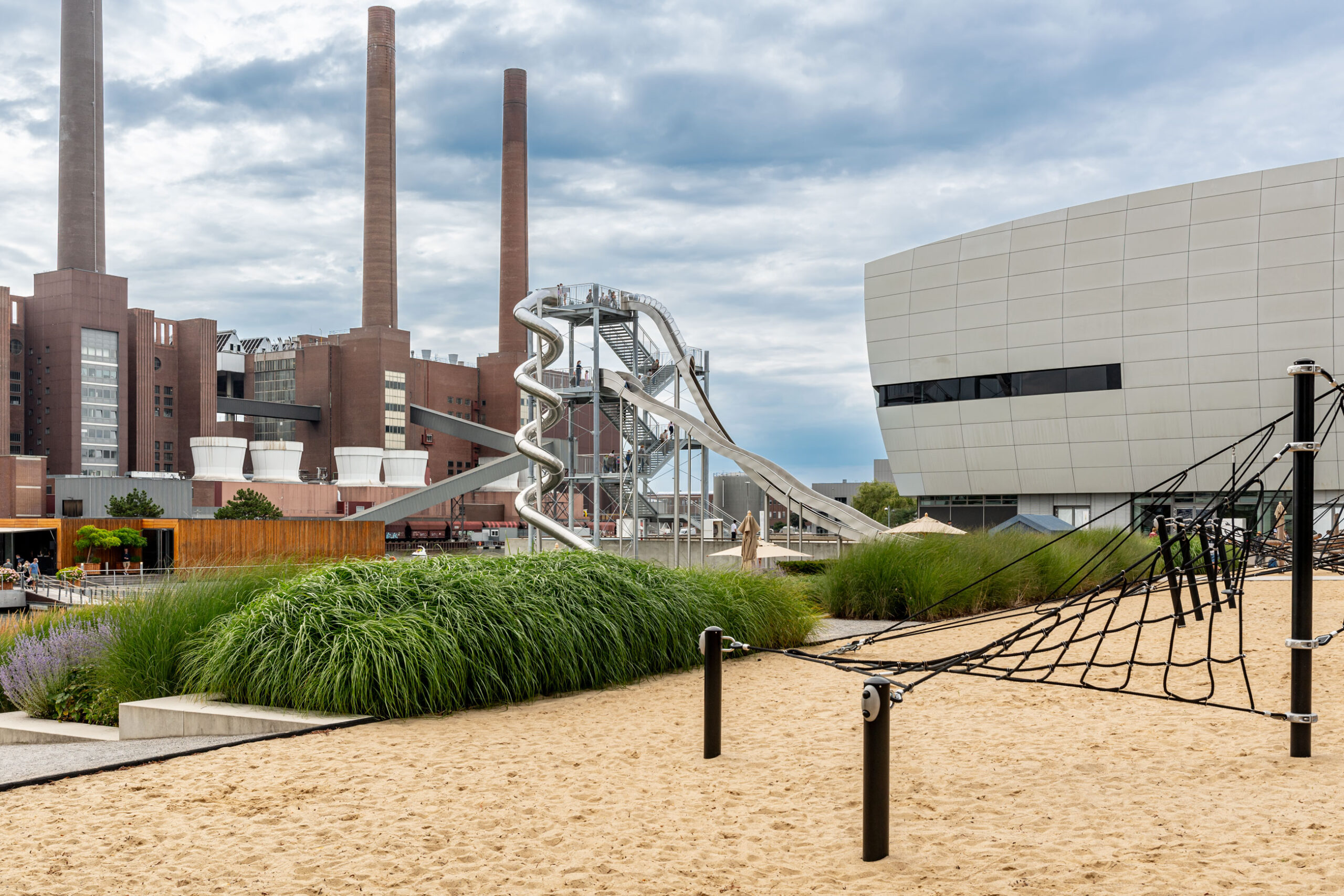 atlantics Edelstahlrutschen am Rutschenturm in der Autostadt Wolfsburg