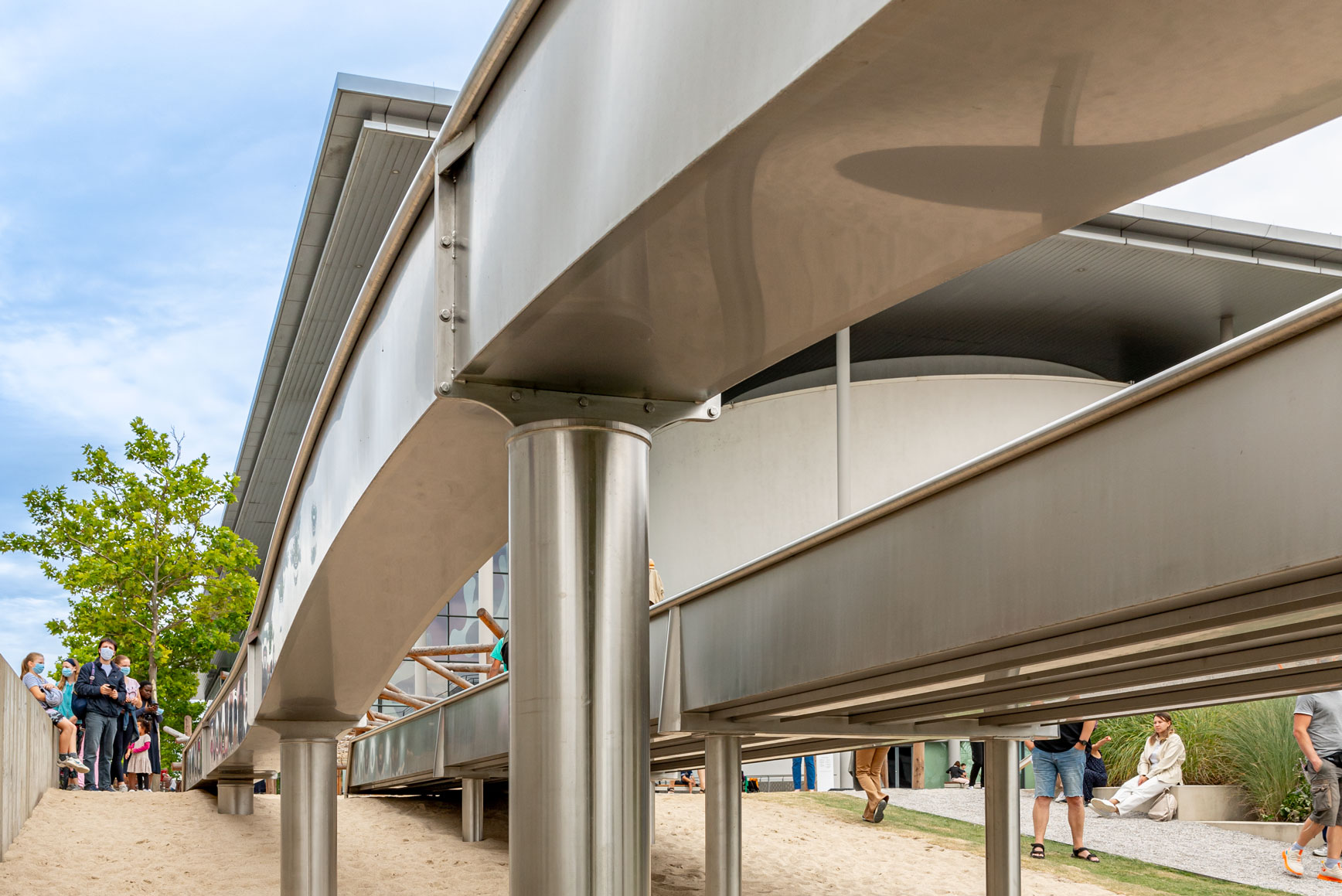 atlantics Rutschenturm in der Autostadt Wolfsburg, Edelstahlrutschen