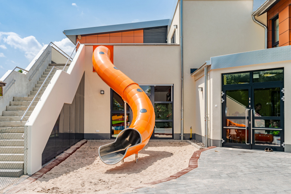 atlantics_edelstahlrutschen_kindertagesstaette_loewenzahn_evakuierung_roehre_147869